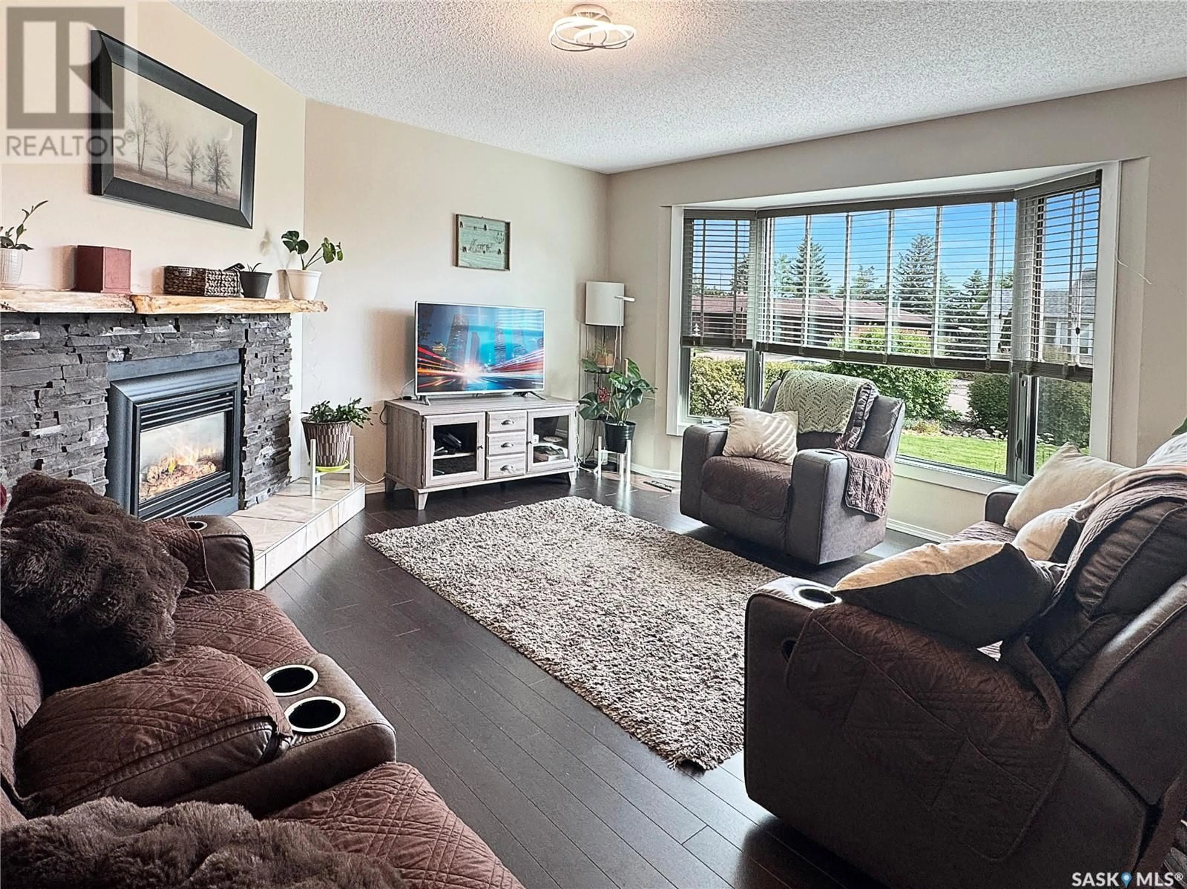 Living room with furniture, unknown for 261 RIVERBEND CRESCENT, Battleford Saskatchewan S0M0E0