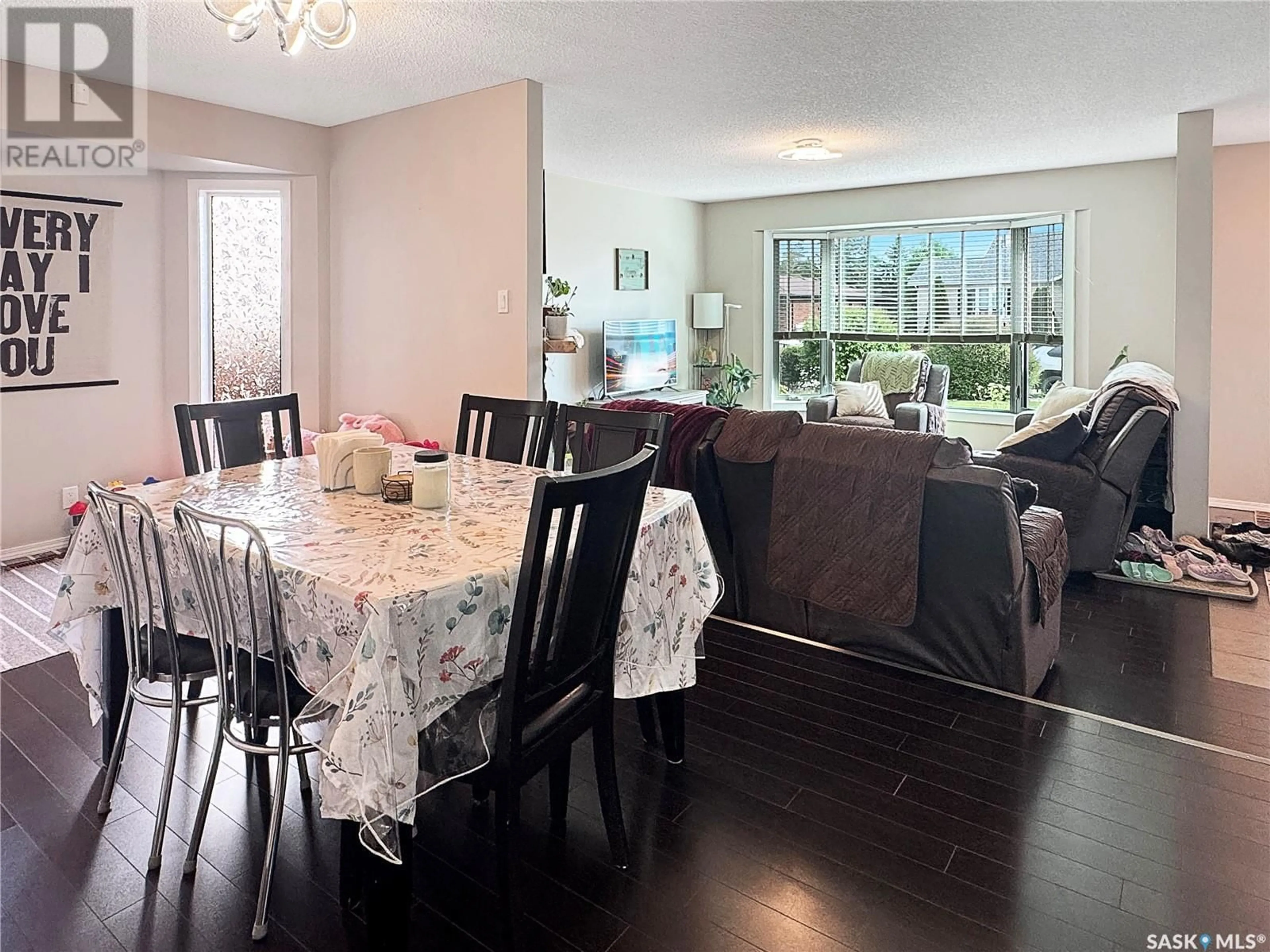Dining room, wood/laminate floor for 261 RIVERBEND CRESCENT, Battleford Saskatchewan S0M0E0