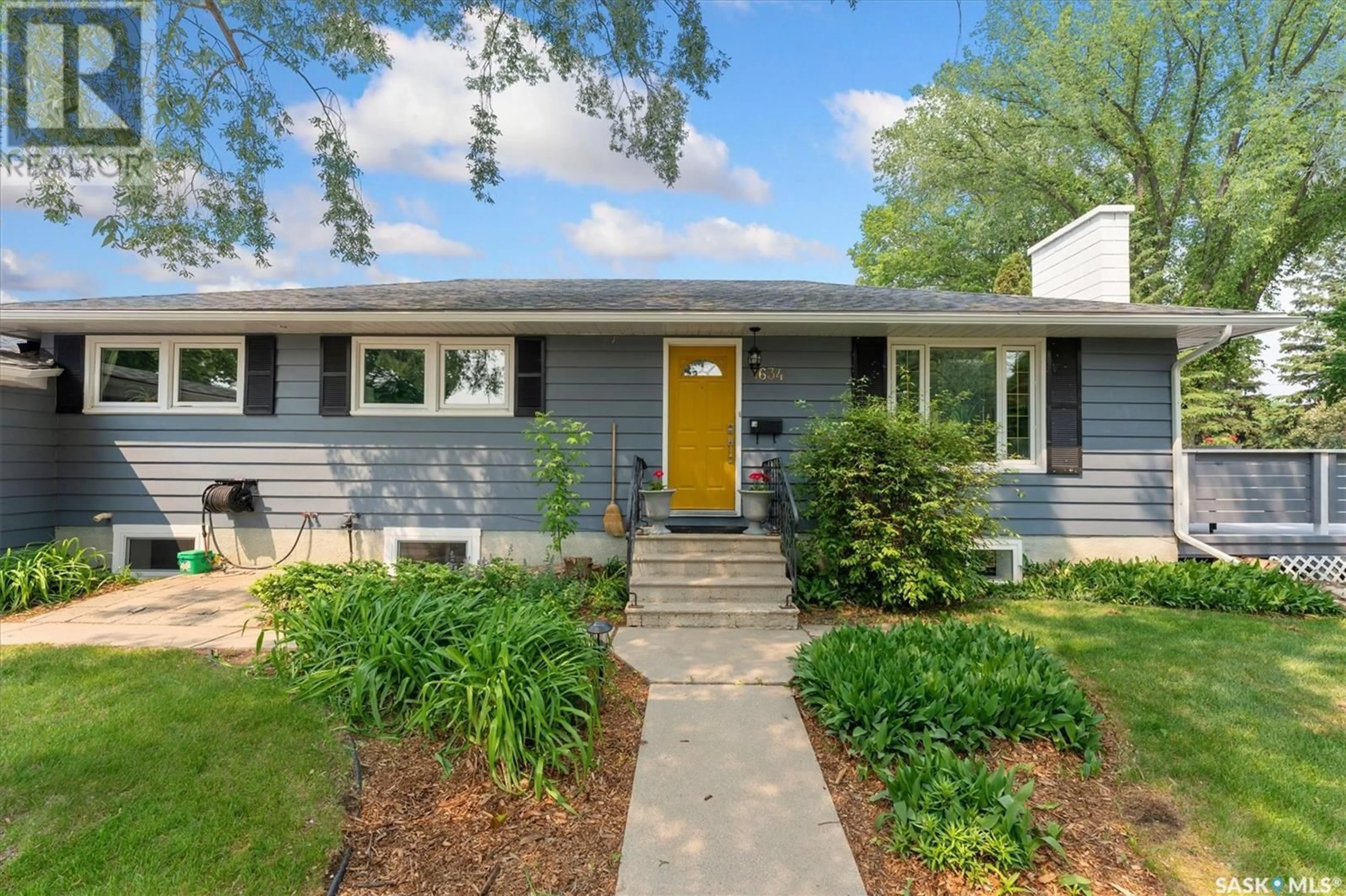 Home with vinyl exterior material, street for S - 1634 WIGGINS AVENUE, Saskatoon Saskatchewan S7H2J9