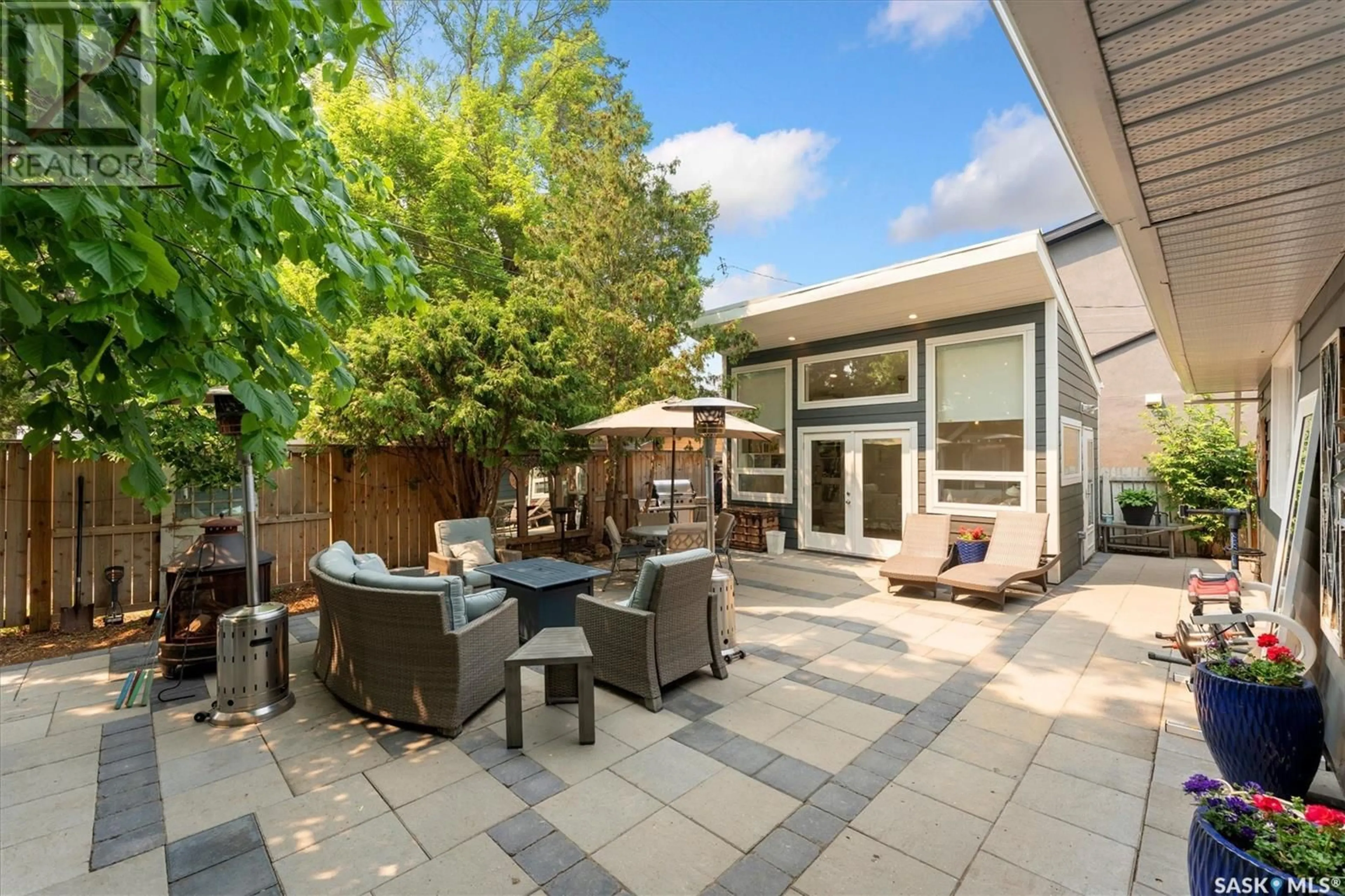 Patio, street for S - 1634 WIGGINS AVENUE, Saskatoon Saskatchewan S7H2J9