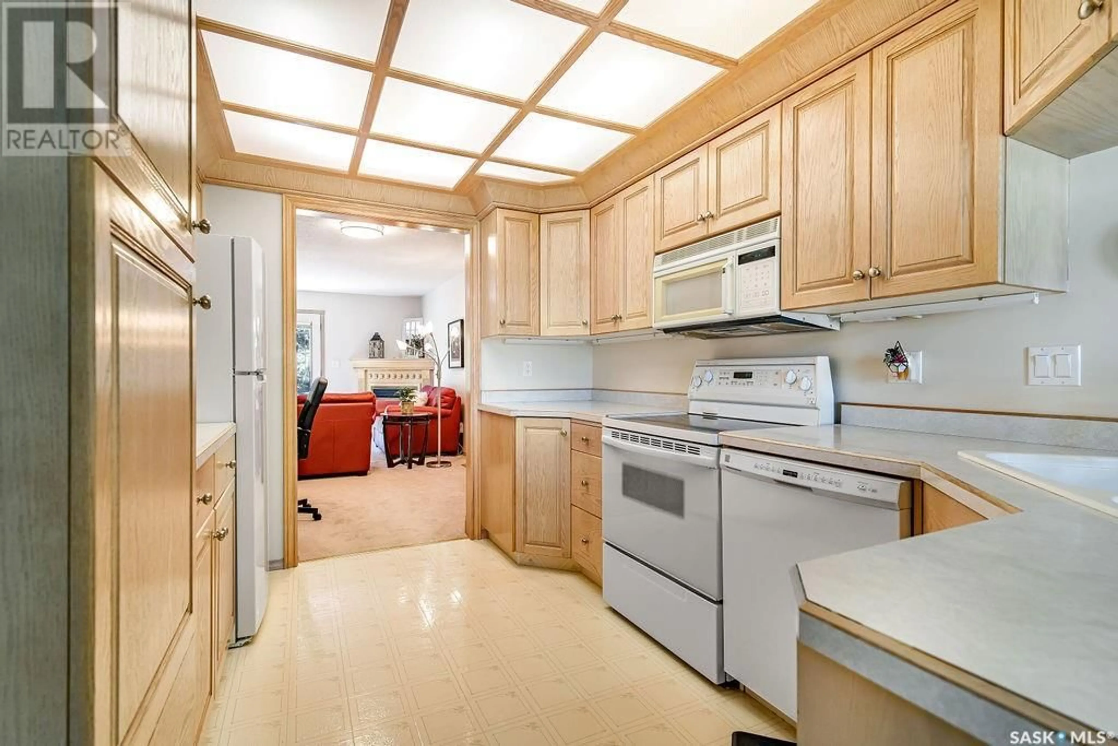 Standard kitchen, ceramic/tile floor for 315 20TH AVENUE, Regina Saskatchewan S4N1J8