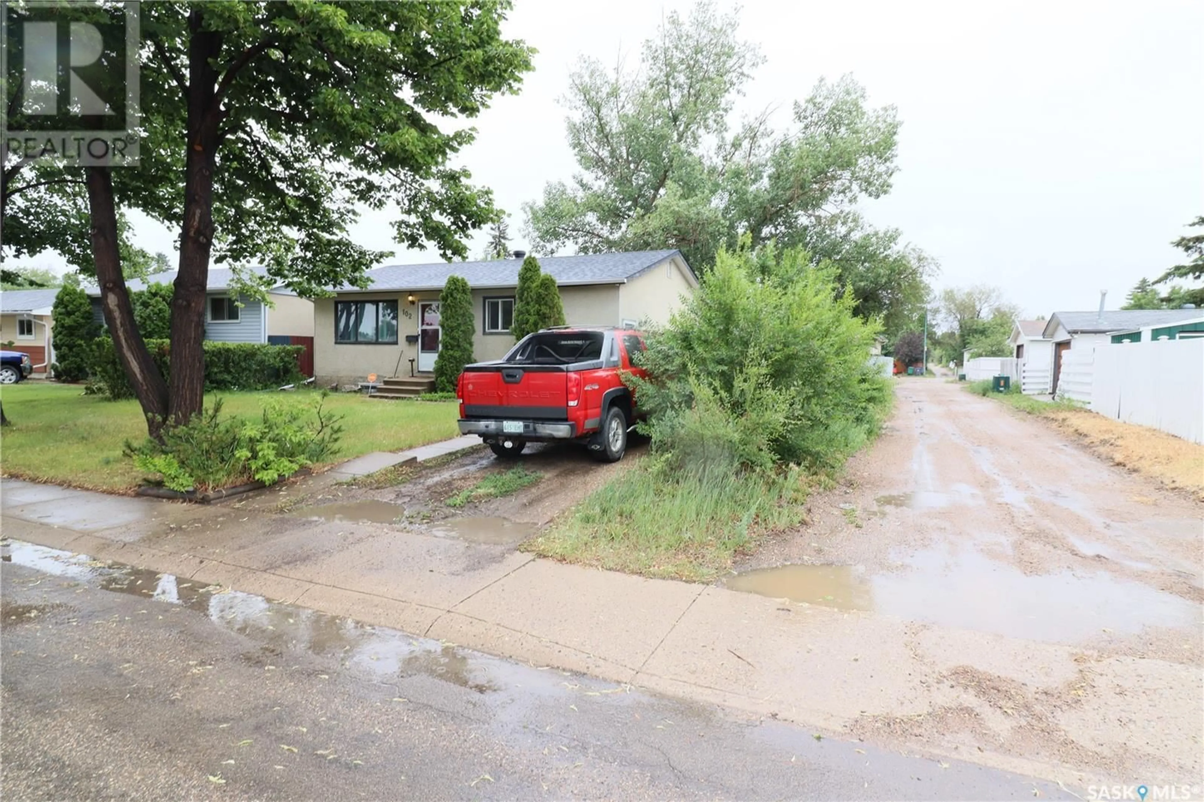Unknown for 102 DOUGLAS CRESCENT, Saskatoon Saskatchewan S7L4S8