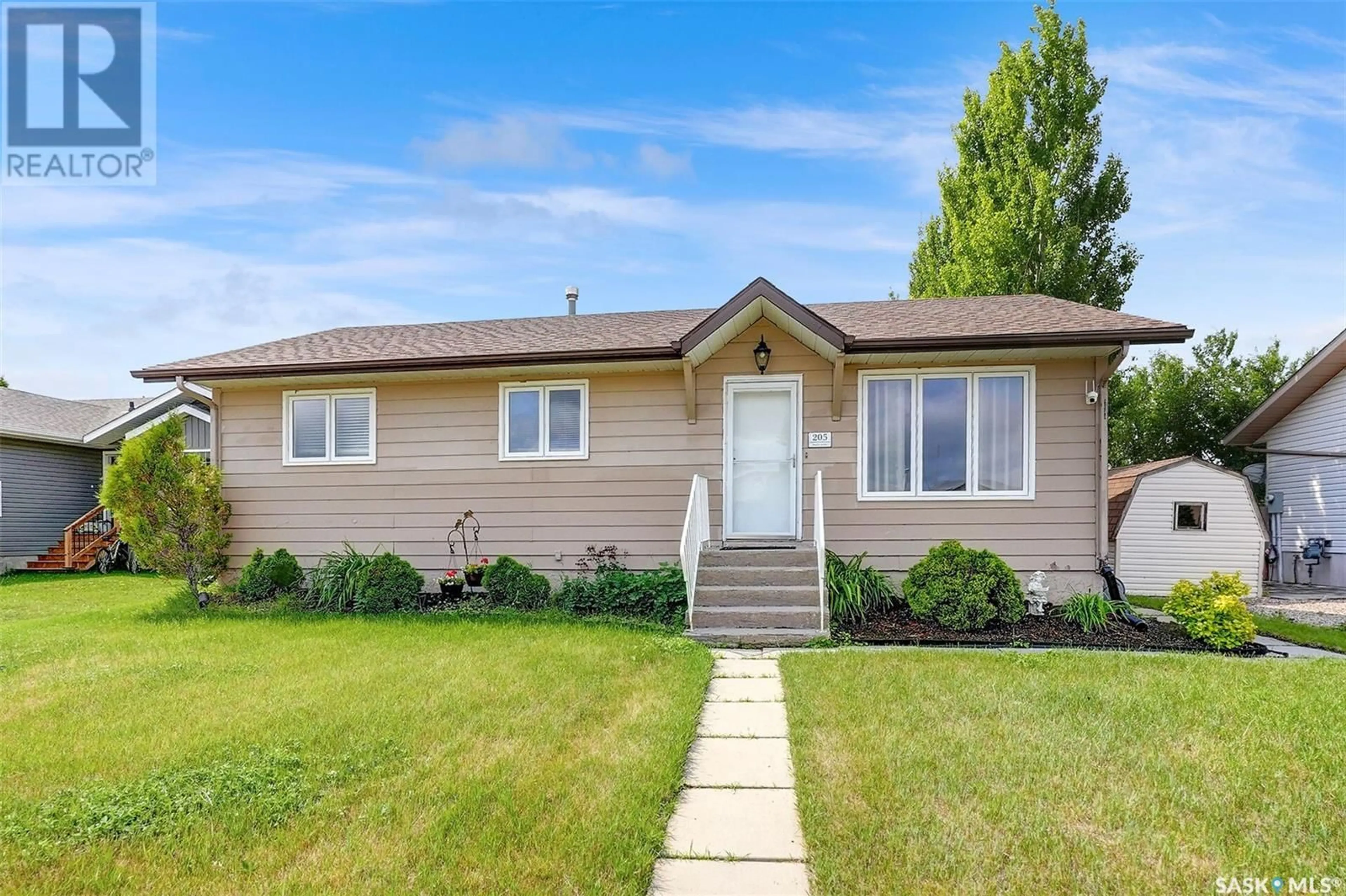 Home with vinyl exterior material, street for 205 MAPLE STREET, Strasbourg Saskatchewan S0G4V0