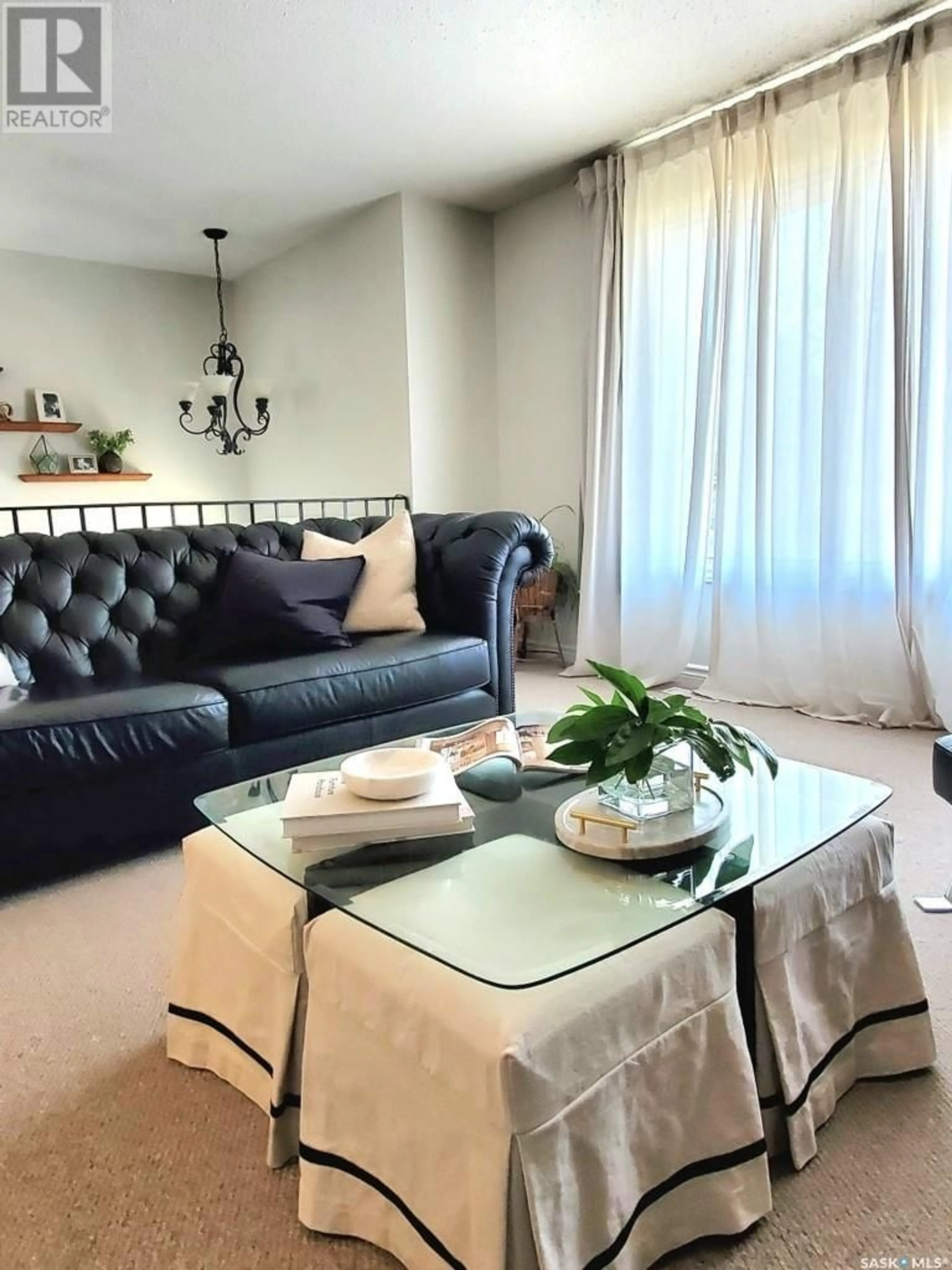 Living room with furniture, unknown for 1529 CENTRAL AVENUE, Saskatoon Saskatchewan S7N2H3