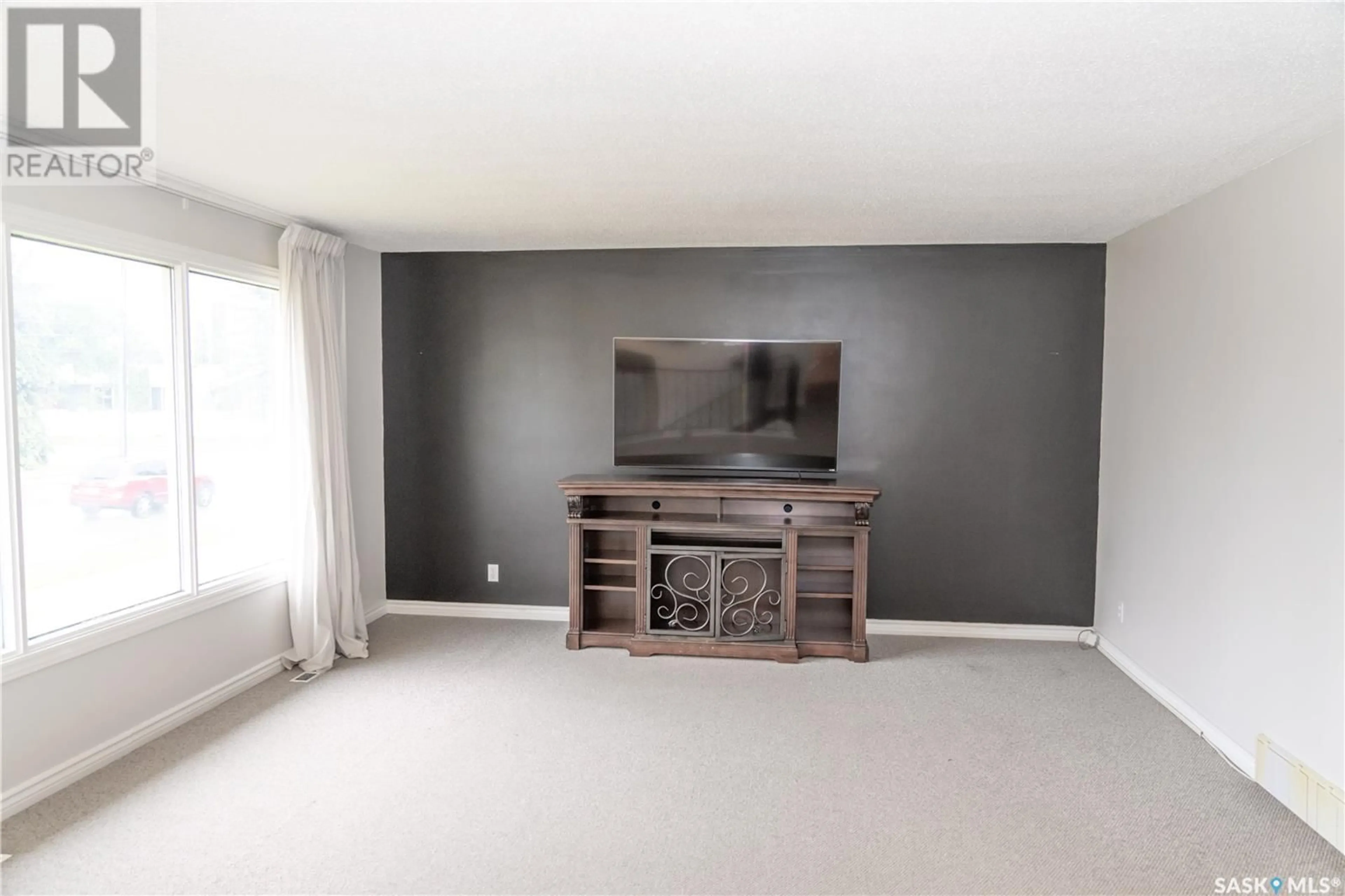 A pic of a room for 1529 CENTRAL AVENUE, Saskatoon Saskatchewan S7N2H3