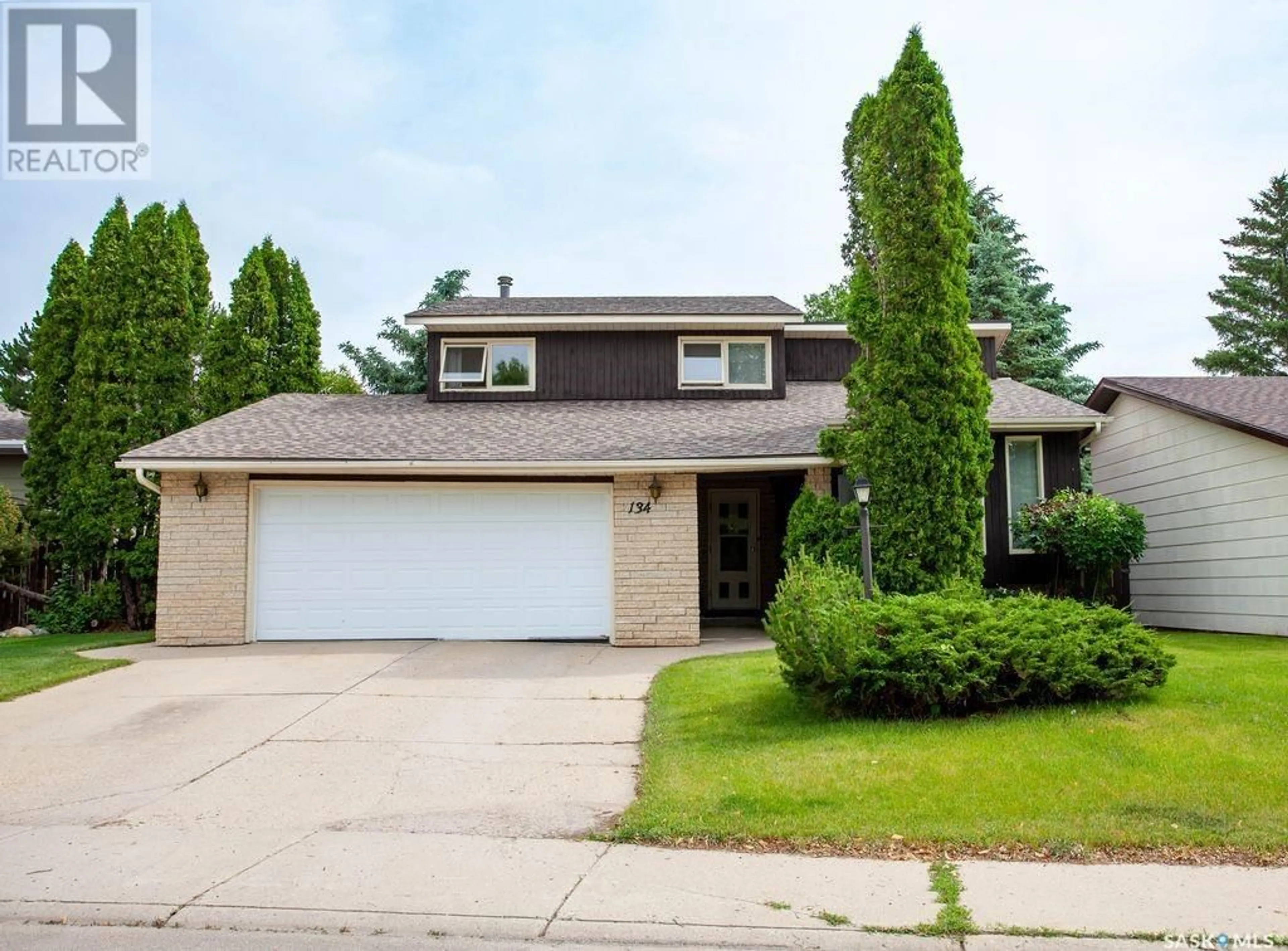 Home with vinyl exterior material, street for 134 POSTNIKOFF CRESCENT, Saskatoon Saskatchewan S7M4Z3