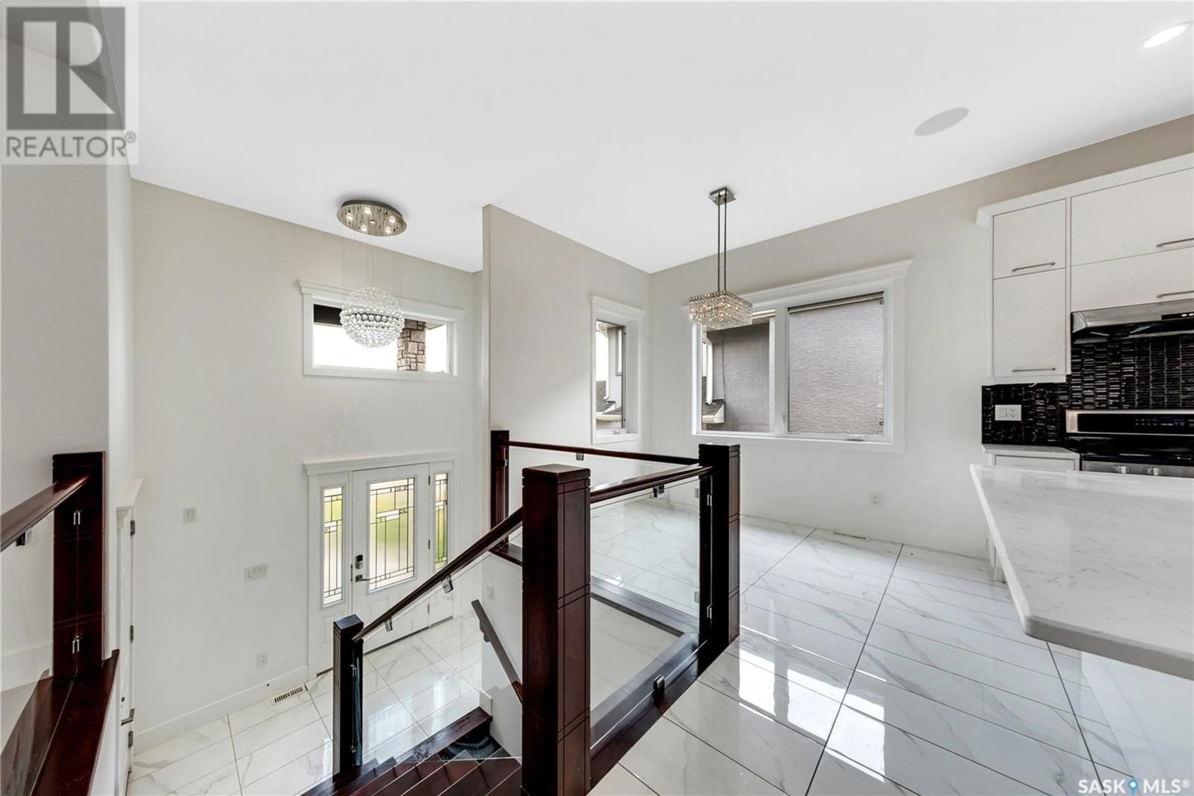 Indoor foyer for 762 LABINE COURT, Saskatoon Saskatchewan S7L6C8