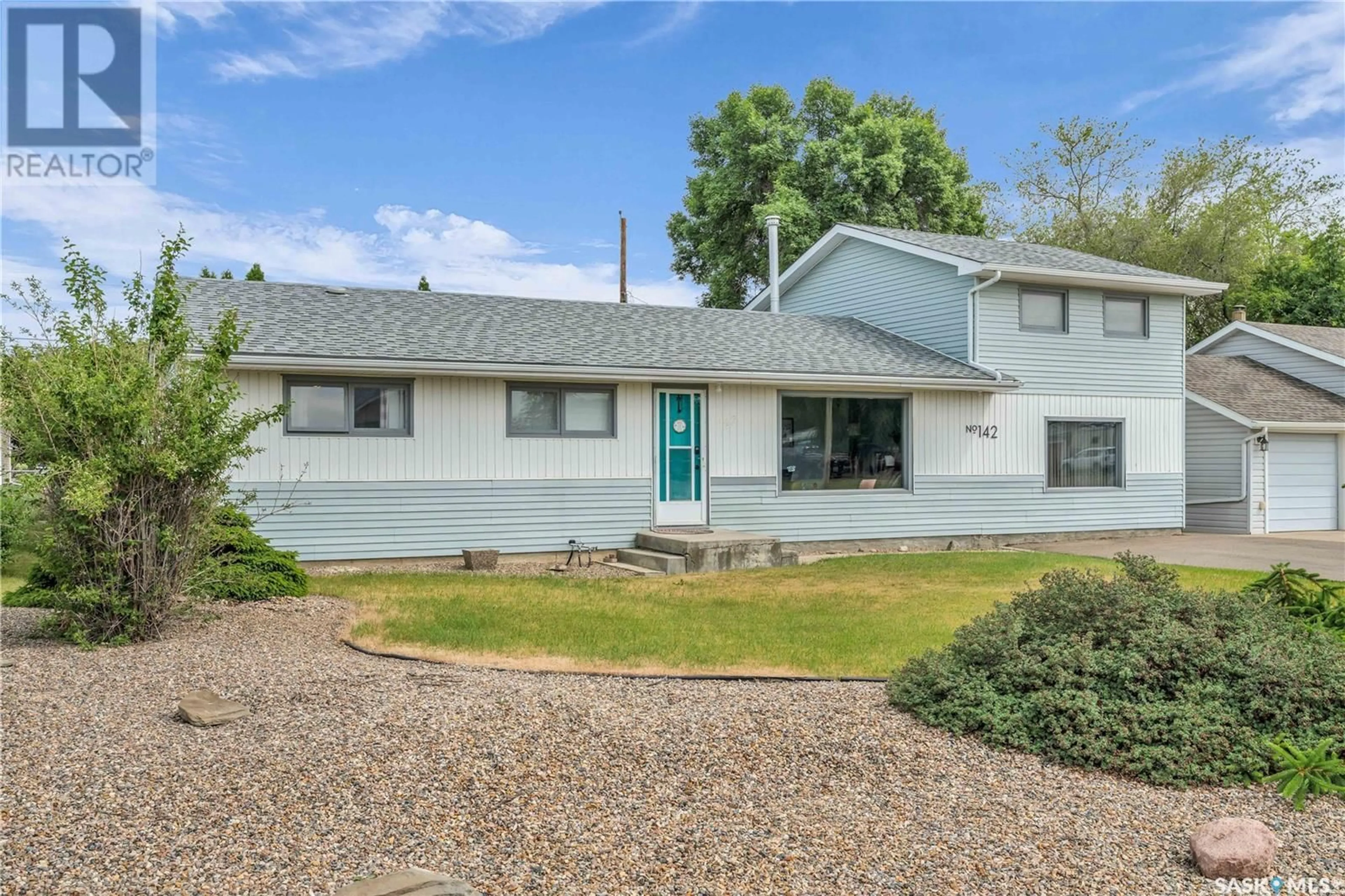 Home with vinyl exterior material, street for 142 26TH STREET, Battleford Saskatchewan S0M0E0