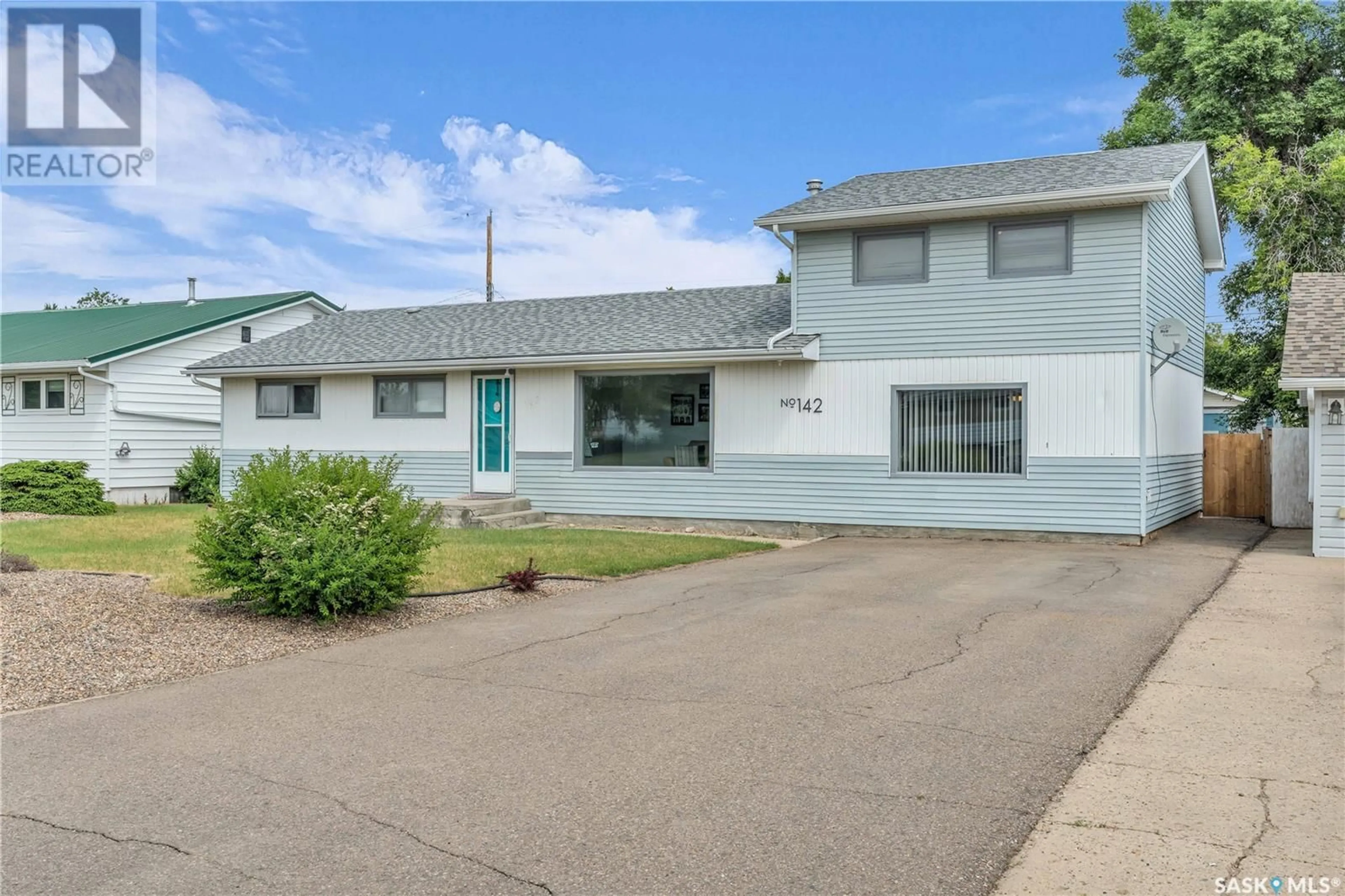 Home with vinyl exterior material, street for 142 26TH STREET, Battleford Saskatchewan S0M0E0