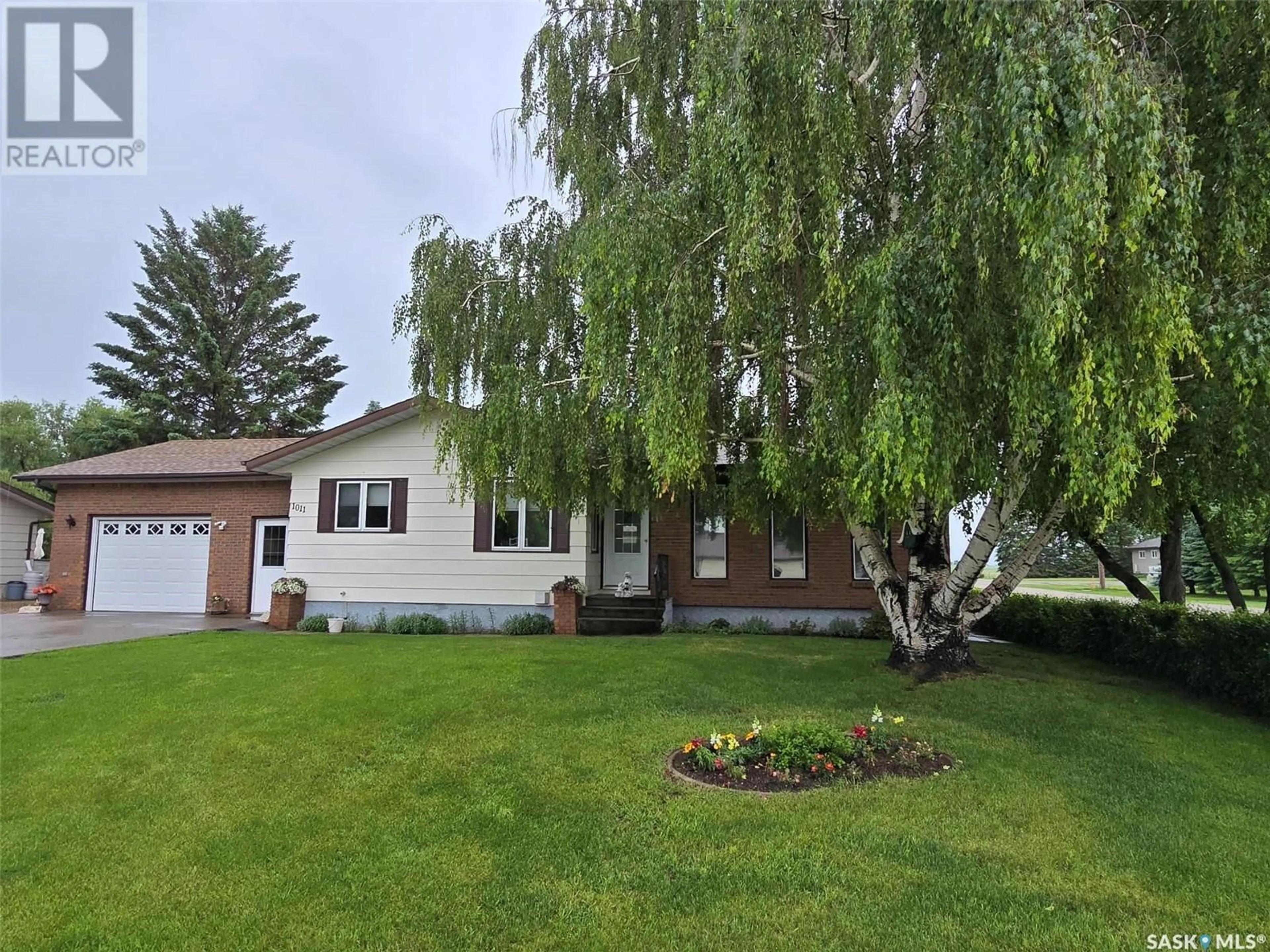 A pic from outside/outdoor area/front of a property/back of a property/a pic from drone, street for 1011 ASSINIBOIA AVENUE, Grayson Saskatchewan S0A1E0