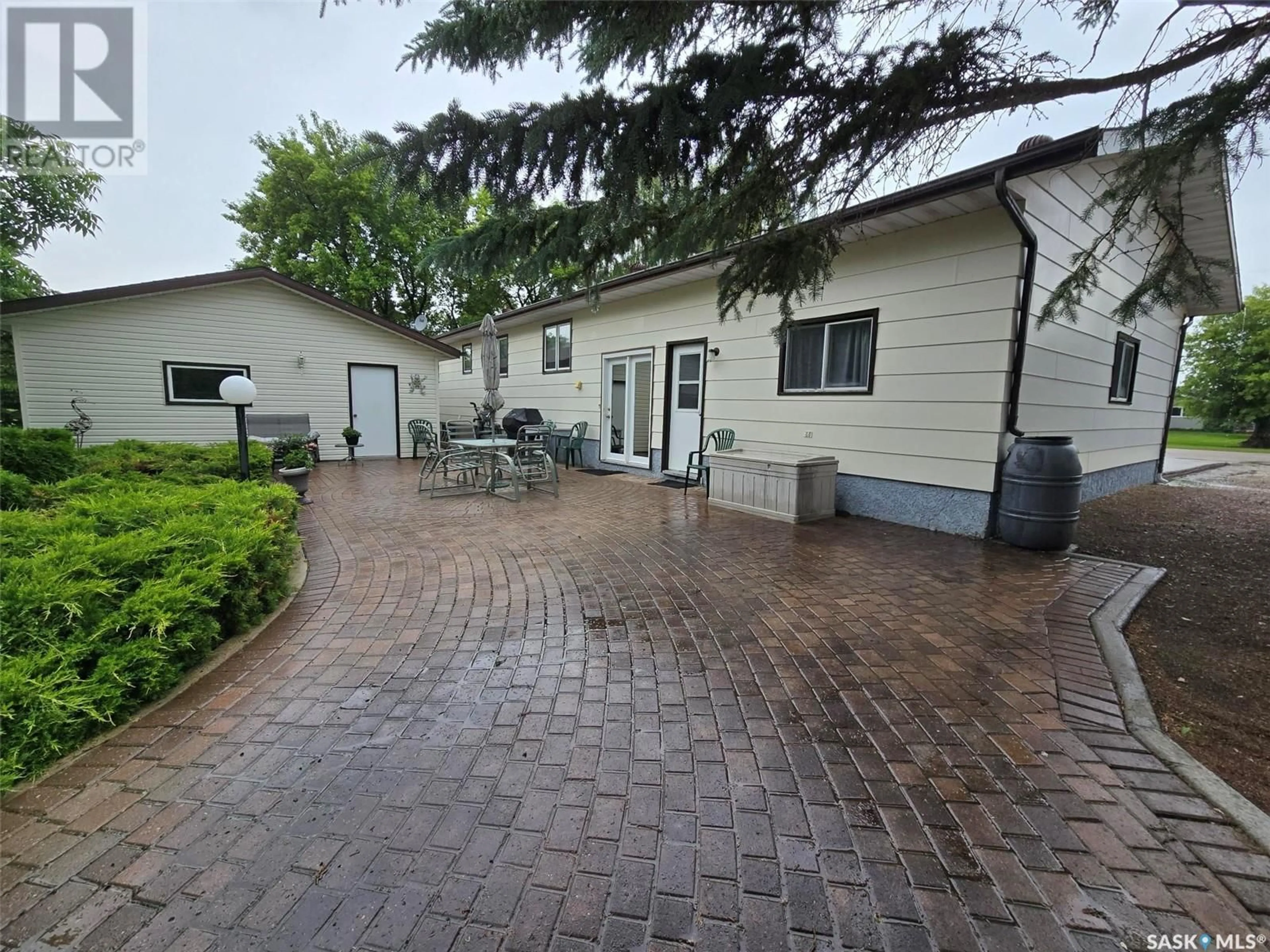 Patio, street for 1011 ASSINIBOIA AVENUE, Grayson Saskatchewan S0A1E0