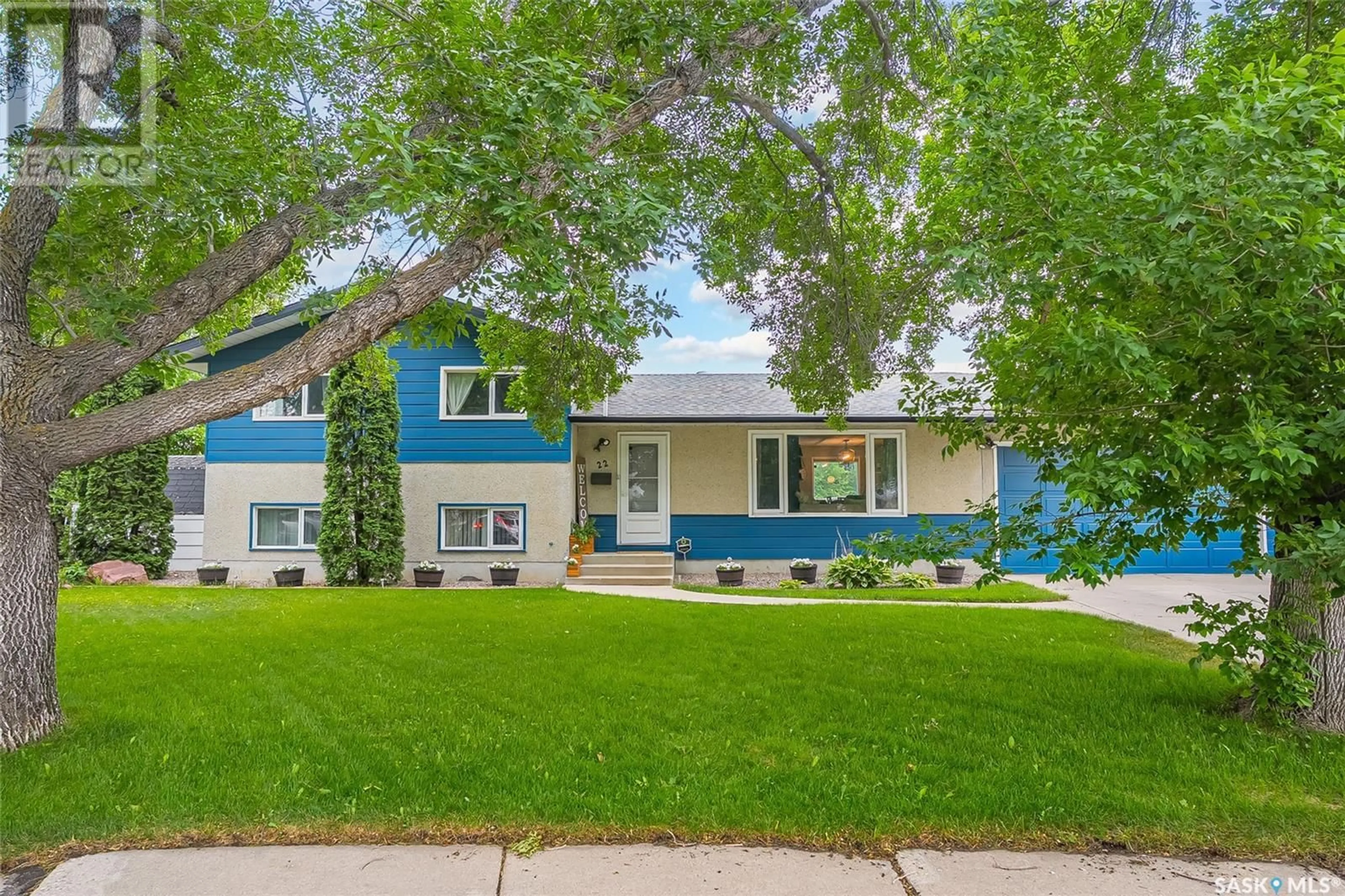 Home with vinyl exterior material, street for 22 MARRIOTT PLACE, Saskatoon Saskatchewan S7L4G1