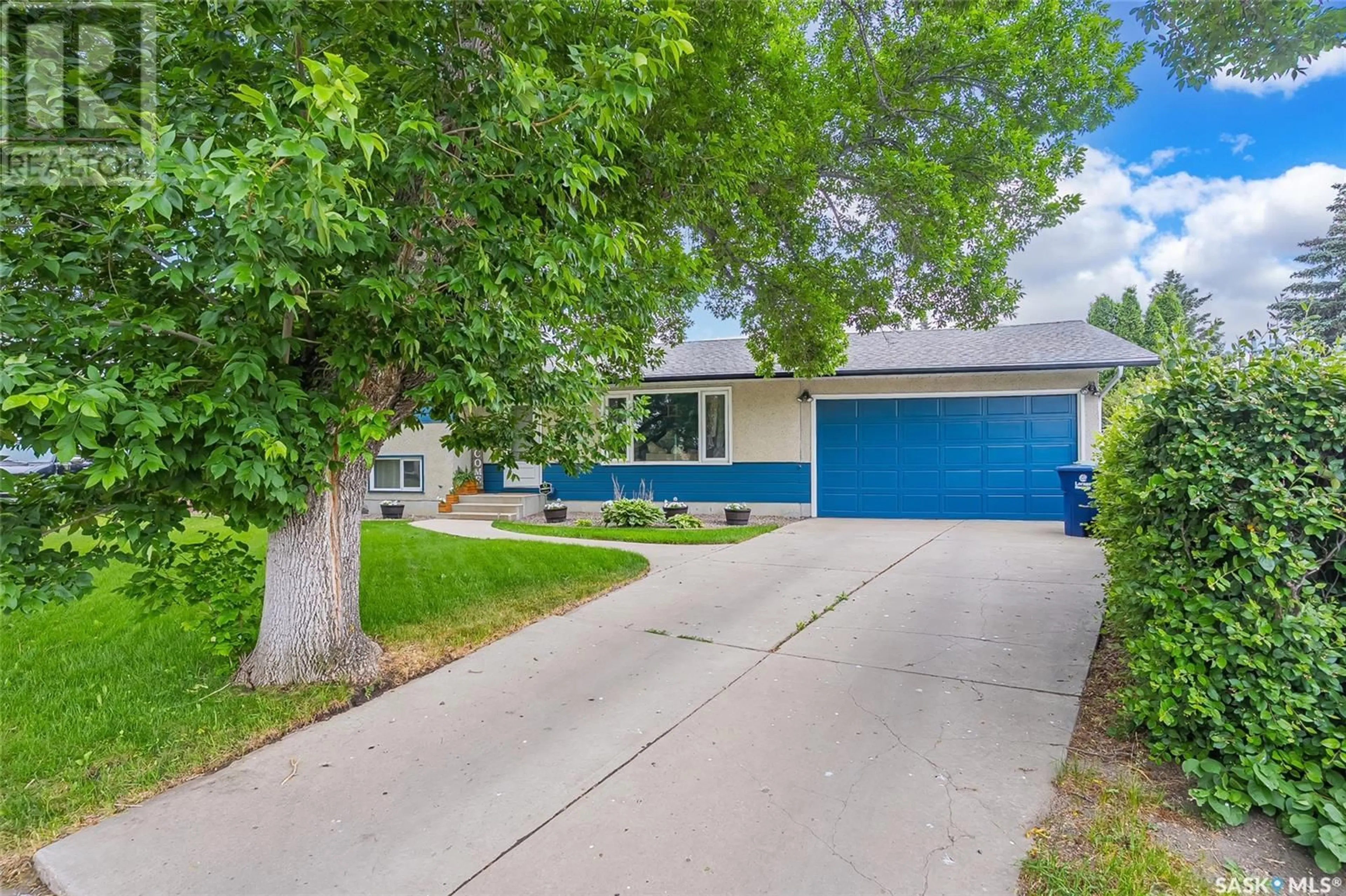 Home with vinyl exterior material, street for 22 MARRIOTT PLACE, Saskatoon Saskatchewan S7L4G1