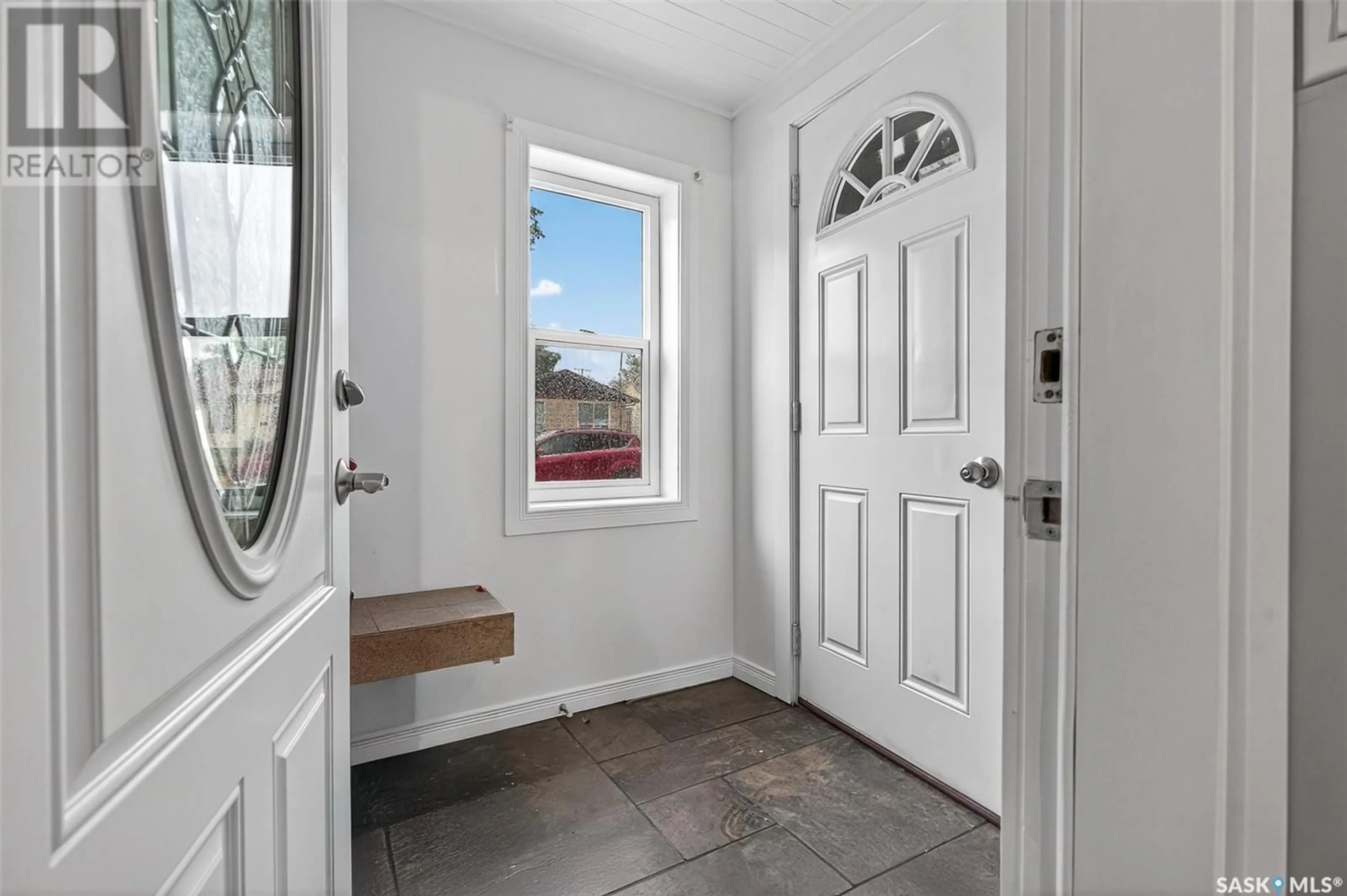 Indoor entryway for 919 STADACONA STREET, Moose Jaw Saskatchewan S6H2A9