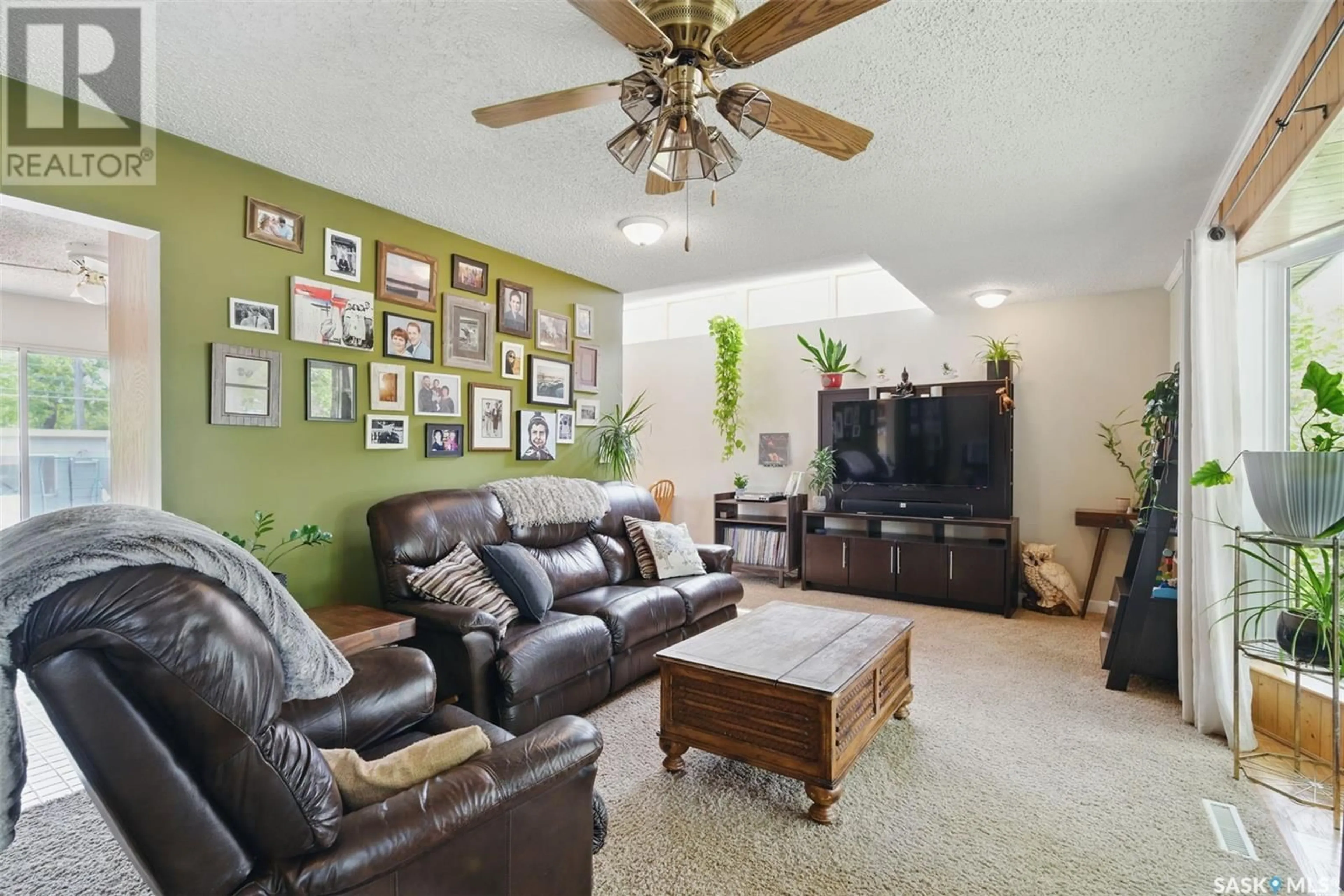 Living room with furniture, unknown for 1606 2ND AVENUE, Saskatoon Saskatchewan S7K2G2
