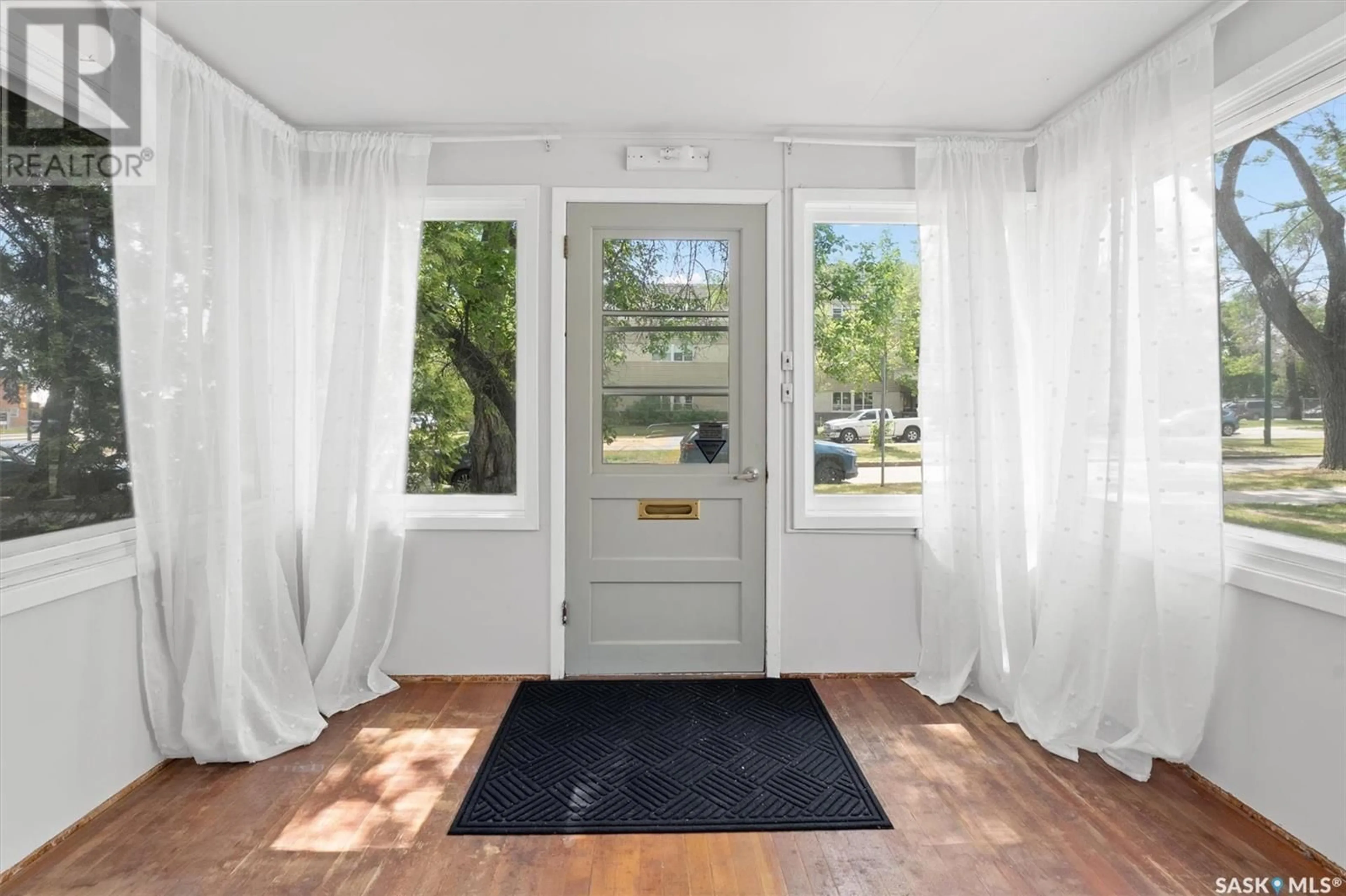Indoor entryway for 108 31ST STREET, Saskatoon Saskatchewan S7L0P5