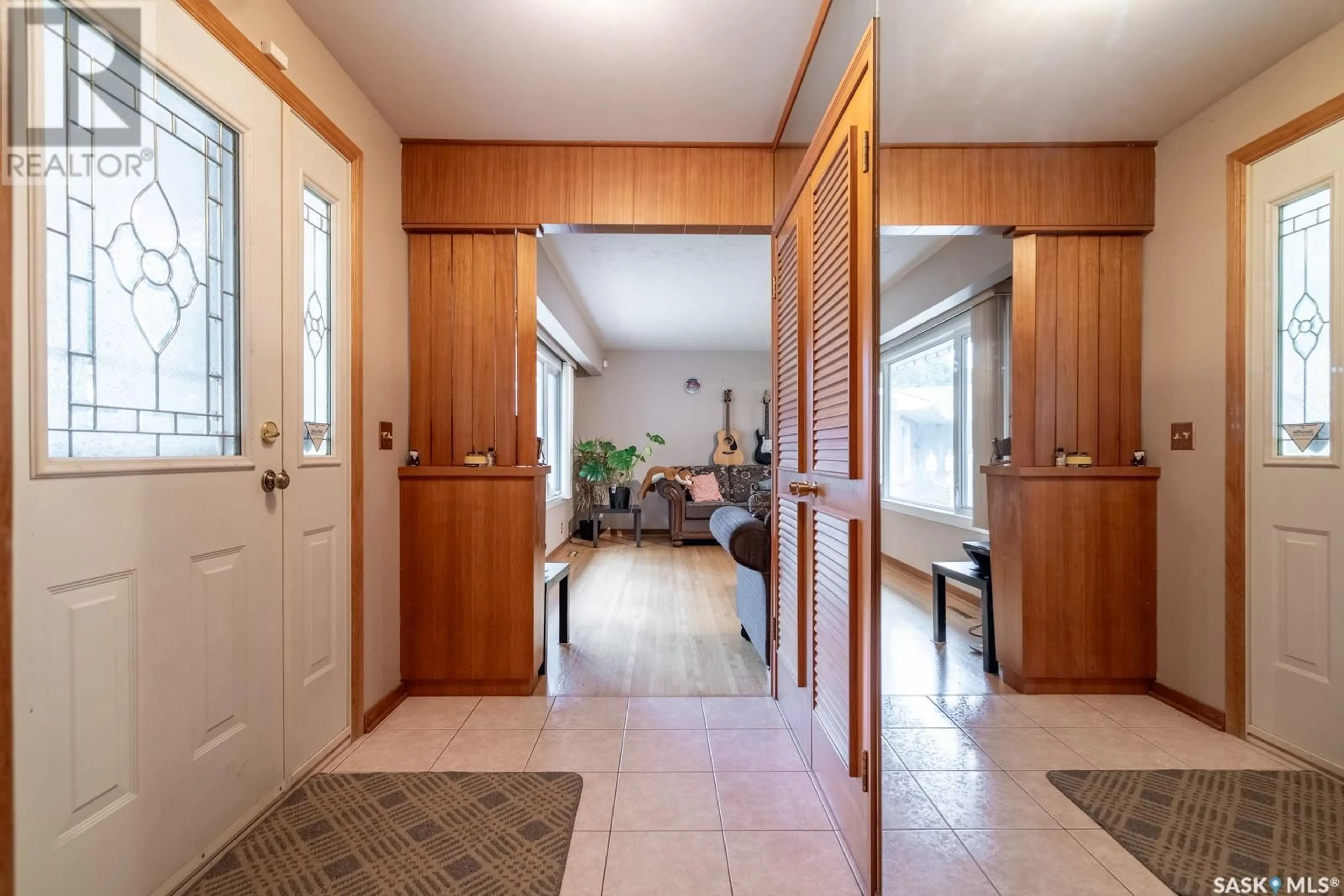 Indoor entryway for 20 DUNNING CRESCENT, Regina Saskatchewan S4S3W1