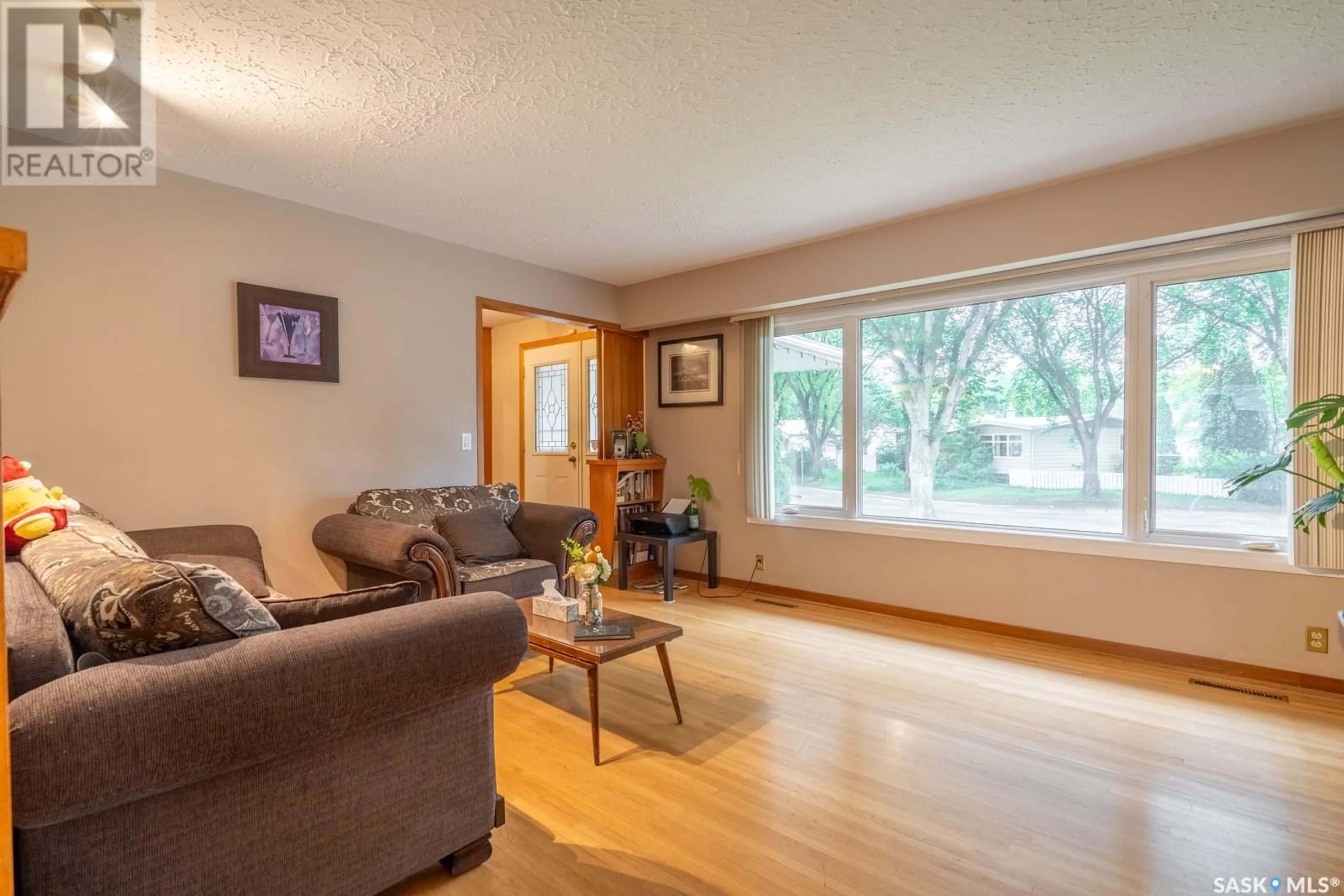 Living room with furniture, wood/laminate floor for 20 DUNNING CRESCENT, Regina Saskatchewan S4S3W1