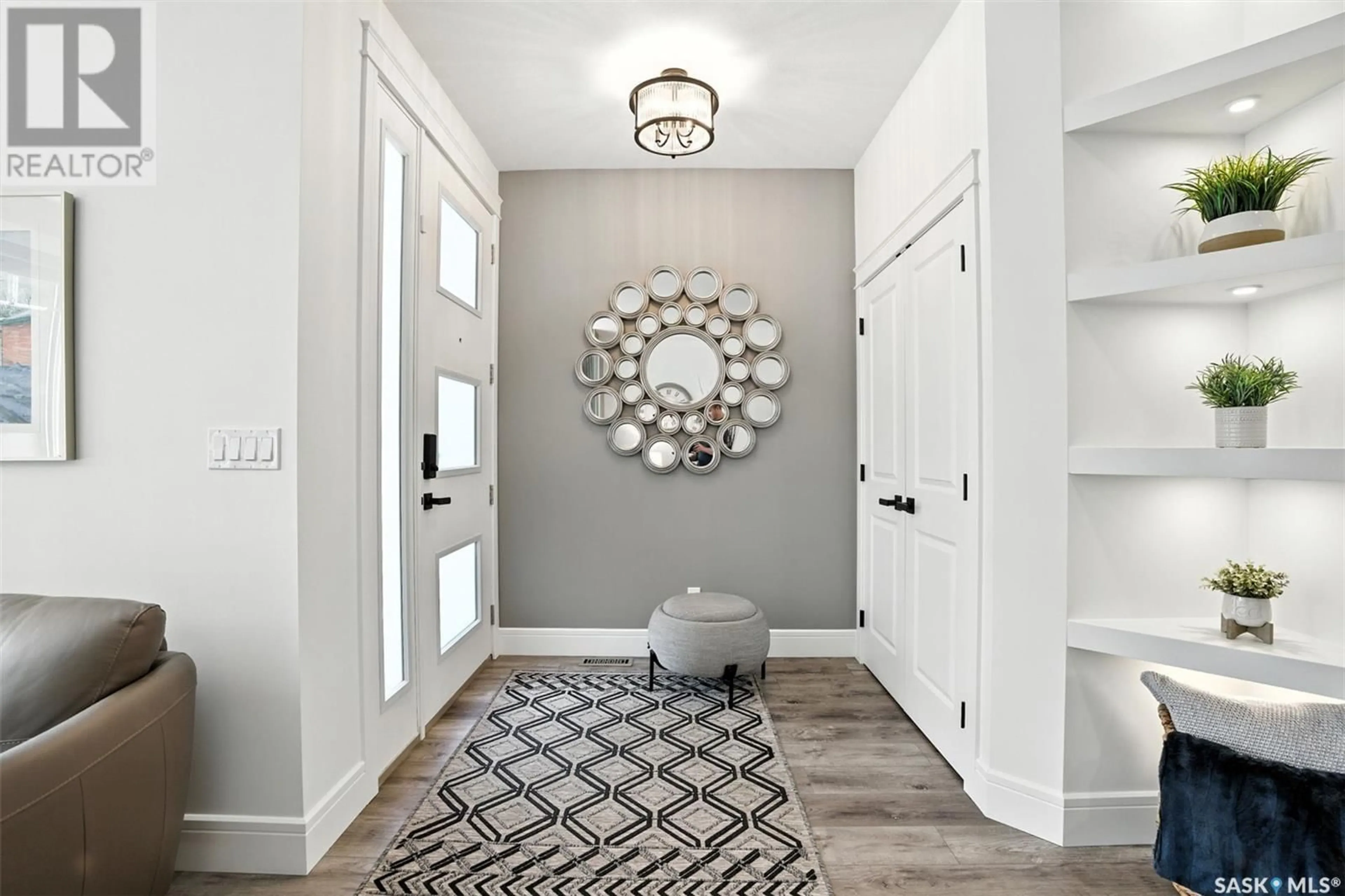 Indoor entryway for 1021 AIRD STREET, Saskatoon Saskatchewan S7N0S9