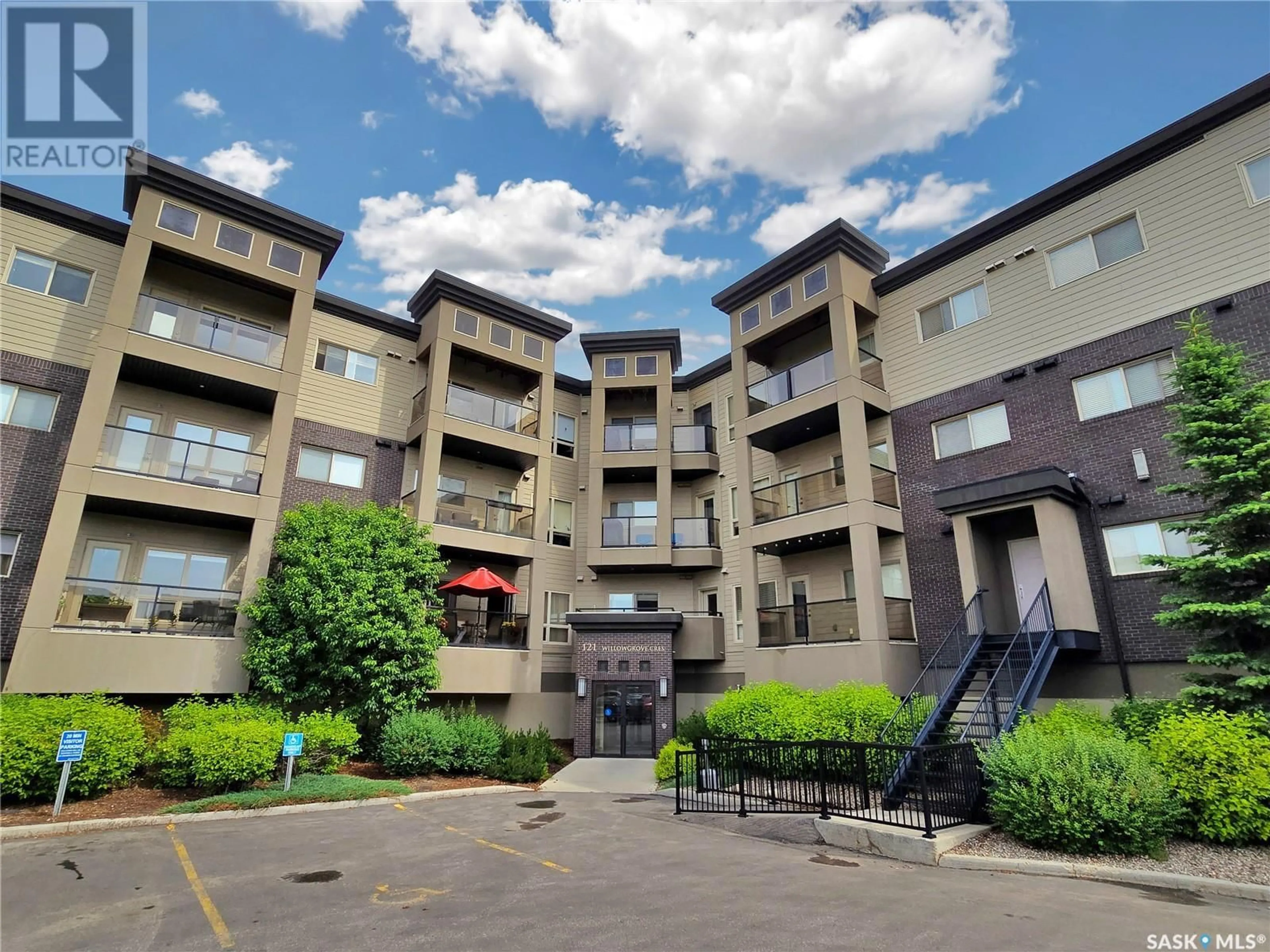 Patio, building for 121 - 325 WILLOWGROVE CRESCENT, Saskatoon Saskatchewan S7W0R1