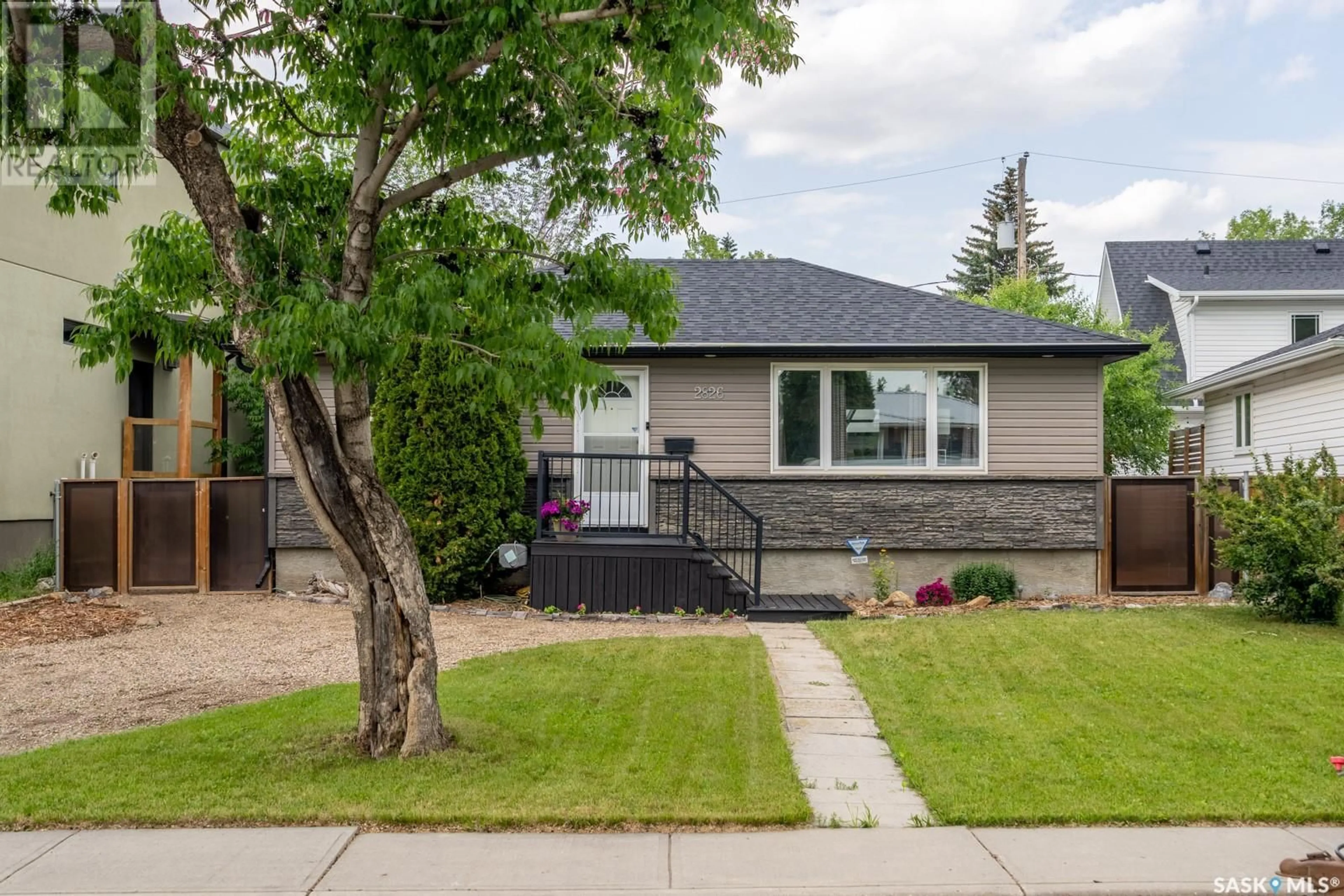 Home with vinyl exterior material, street for 2826 SINTON AVENUE, Regina Saskatchewan S4S1K3