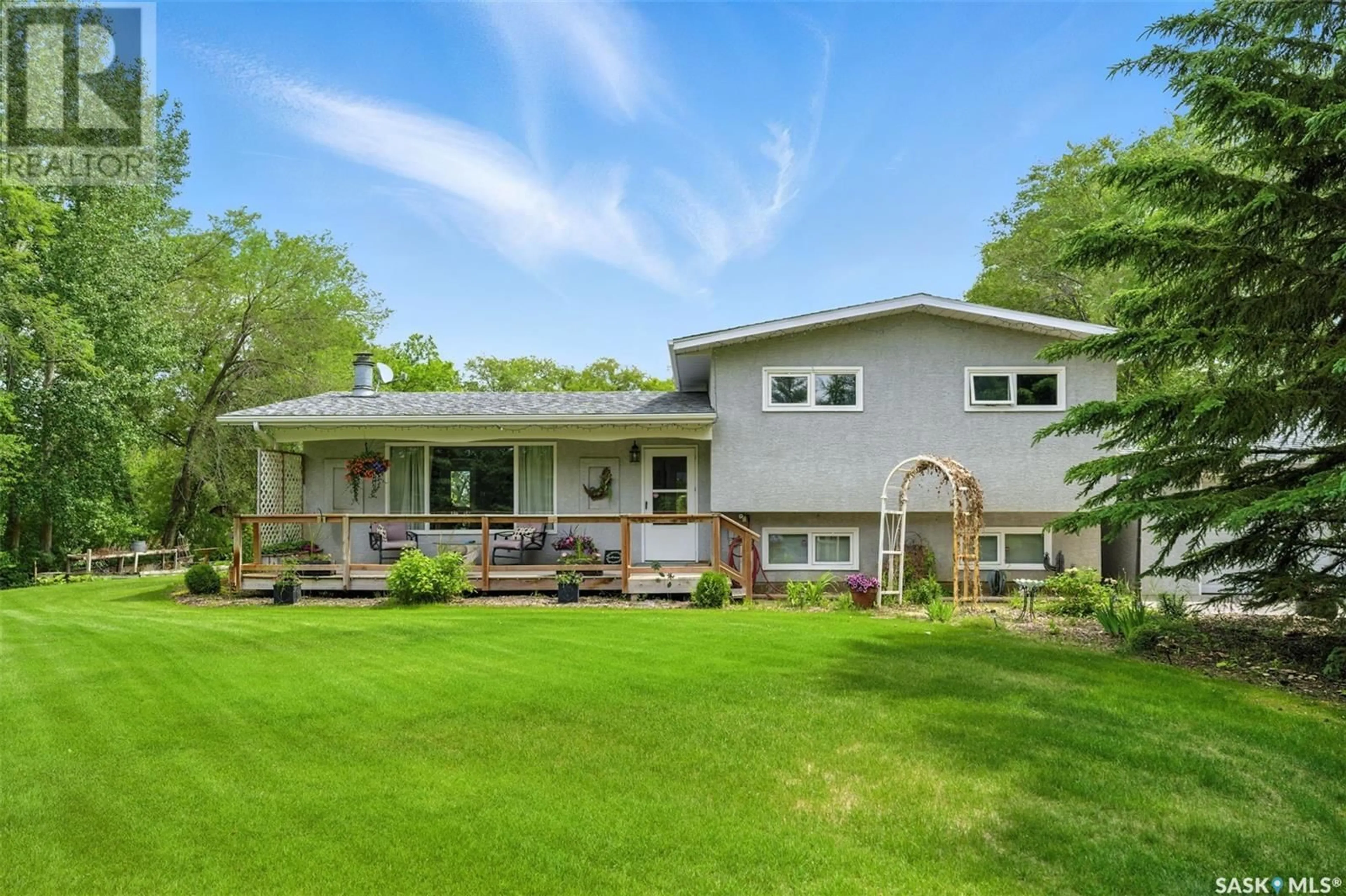 Home with vinyl exterior material, unknown for 1 CHURCHILL AVENUE, Vanscoy Rm No. 345 Saskatchewan S7K1N2