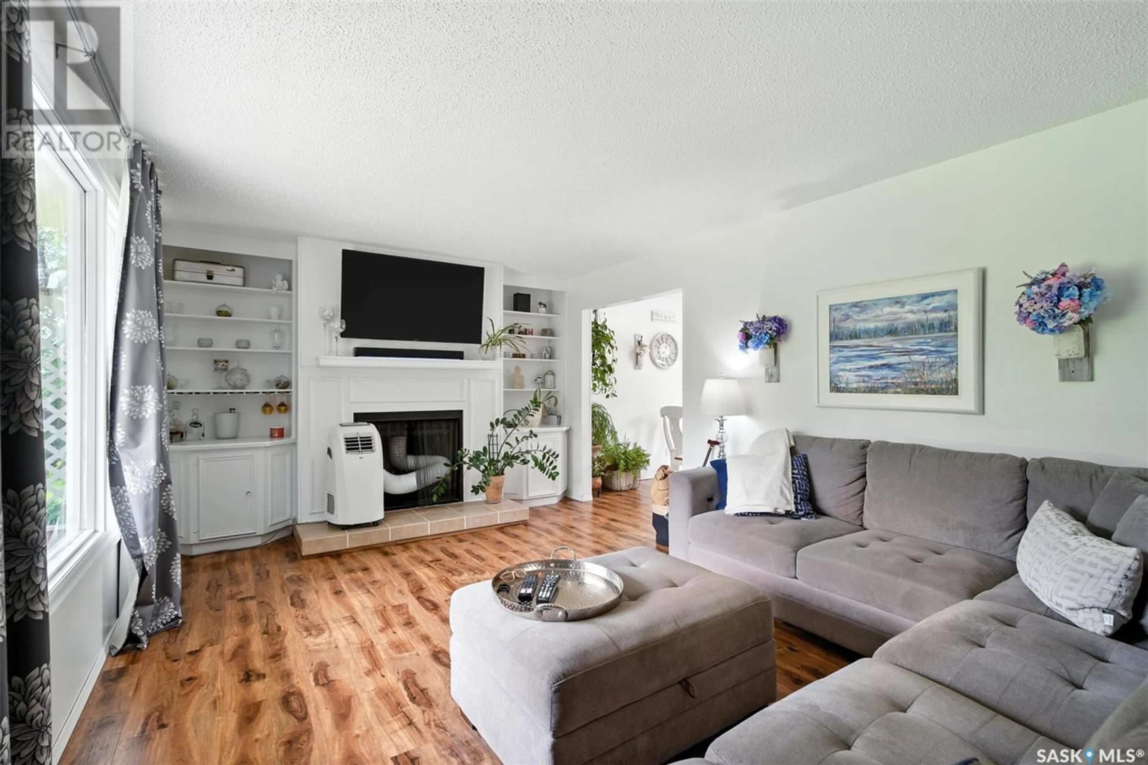Living room with furniture, wood/laminate floor for 1 CHURCHILL AVENUE, Vanscoy Rm No. 345 Saskatchewan S7K1N2