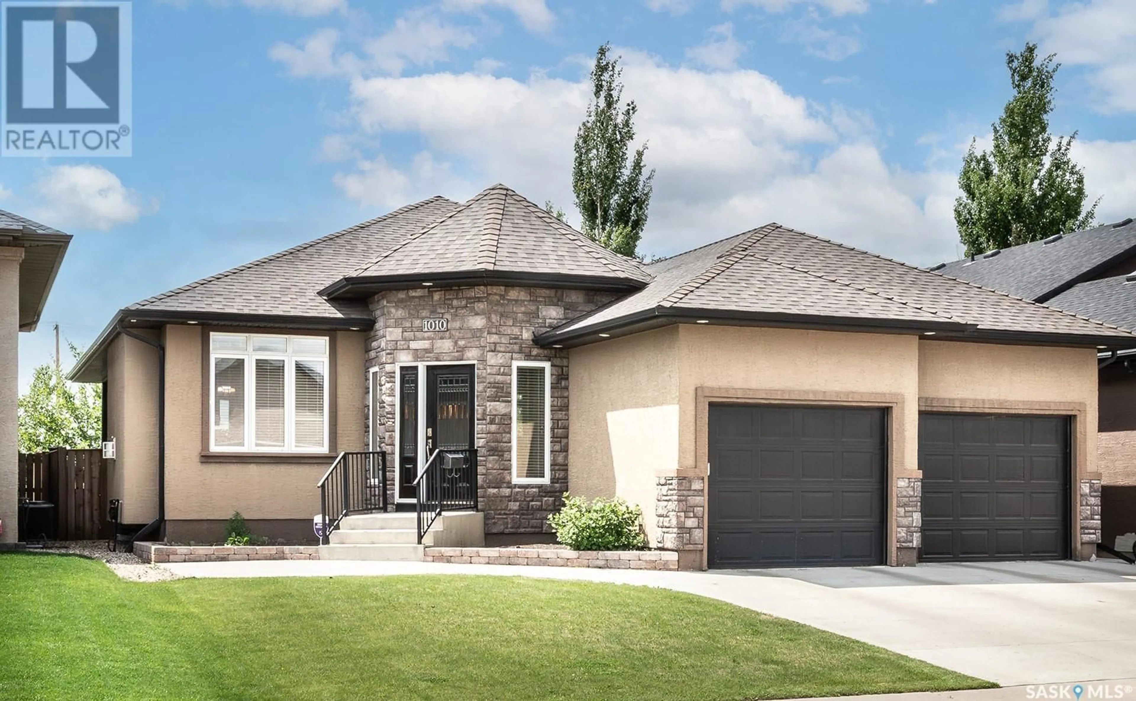 Home with vinyl exterior material, street for 1010 WILKINS CRESCENT, Saskatoon Saskatchewan S7W0C4
