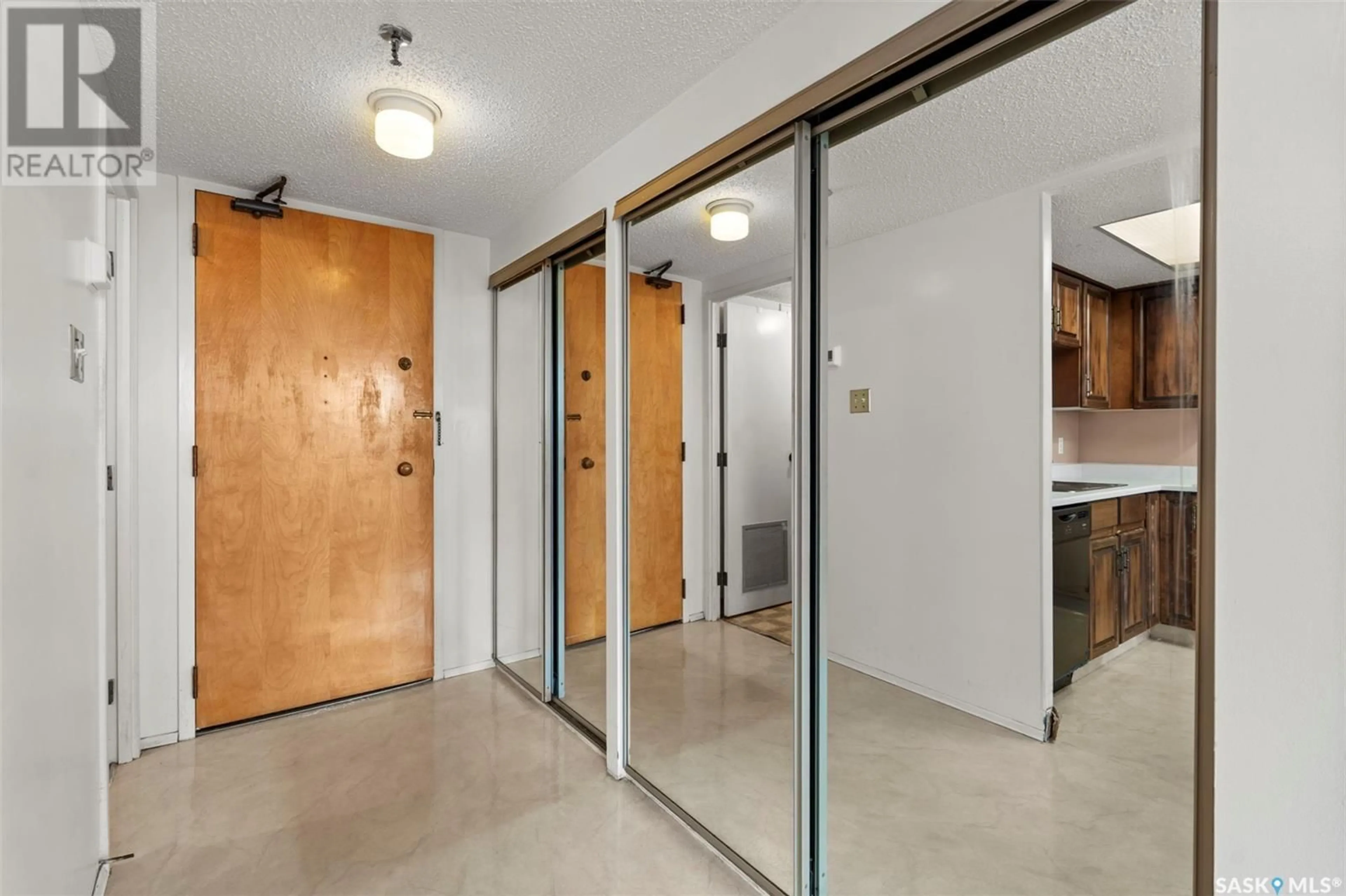 Indoor entryway for N - 602 315 5TH AVENUE, Saskatoon Saskatchewan S7K2P4