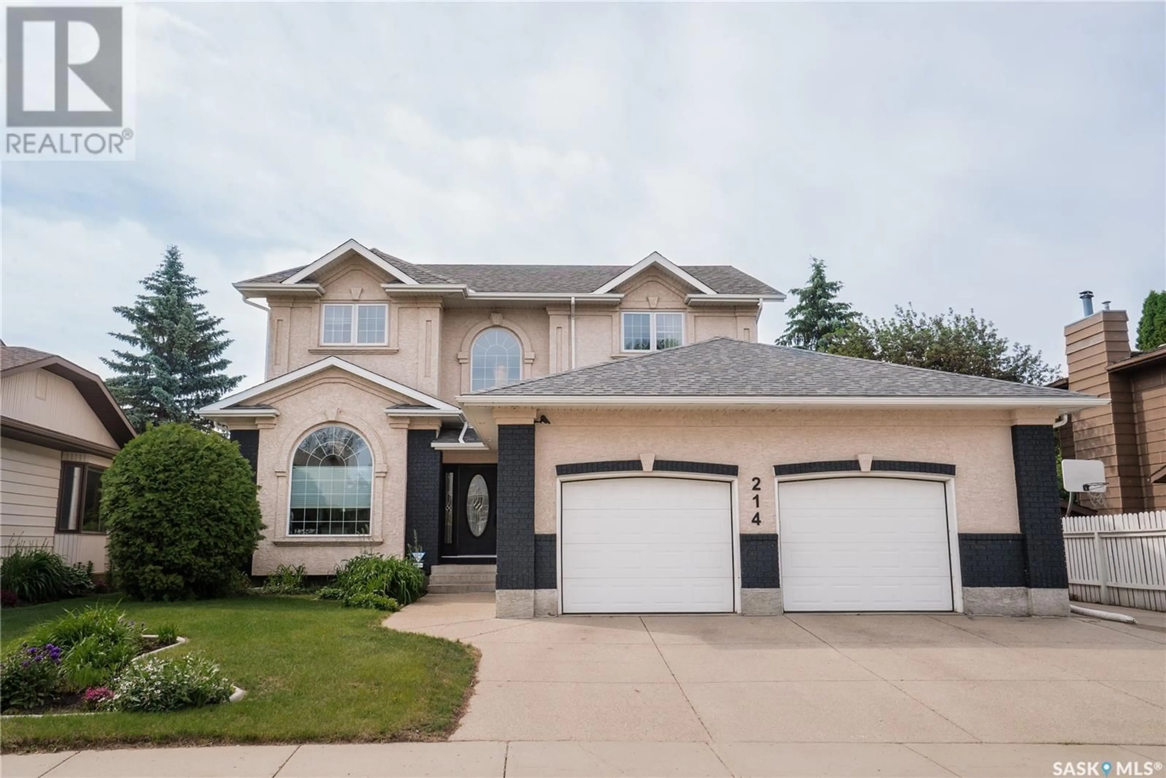 Home with vinyl exterior material, street for 214 MALLIN CRESCENT, Saskatoon Saskatchewan S7K7X1