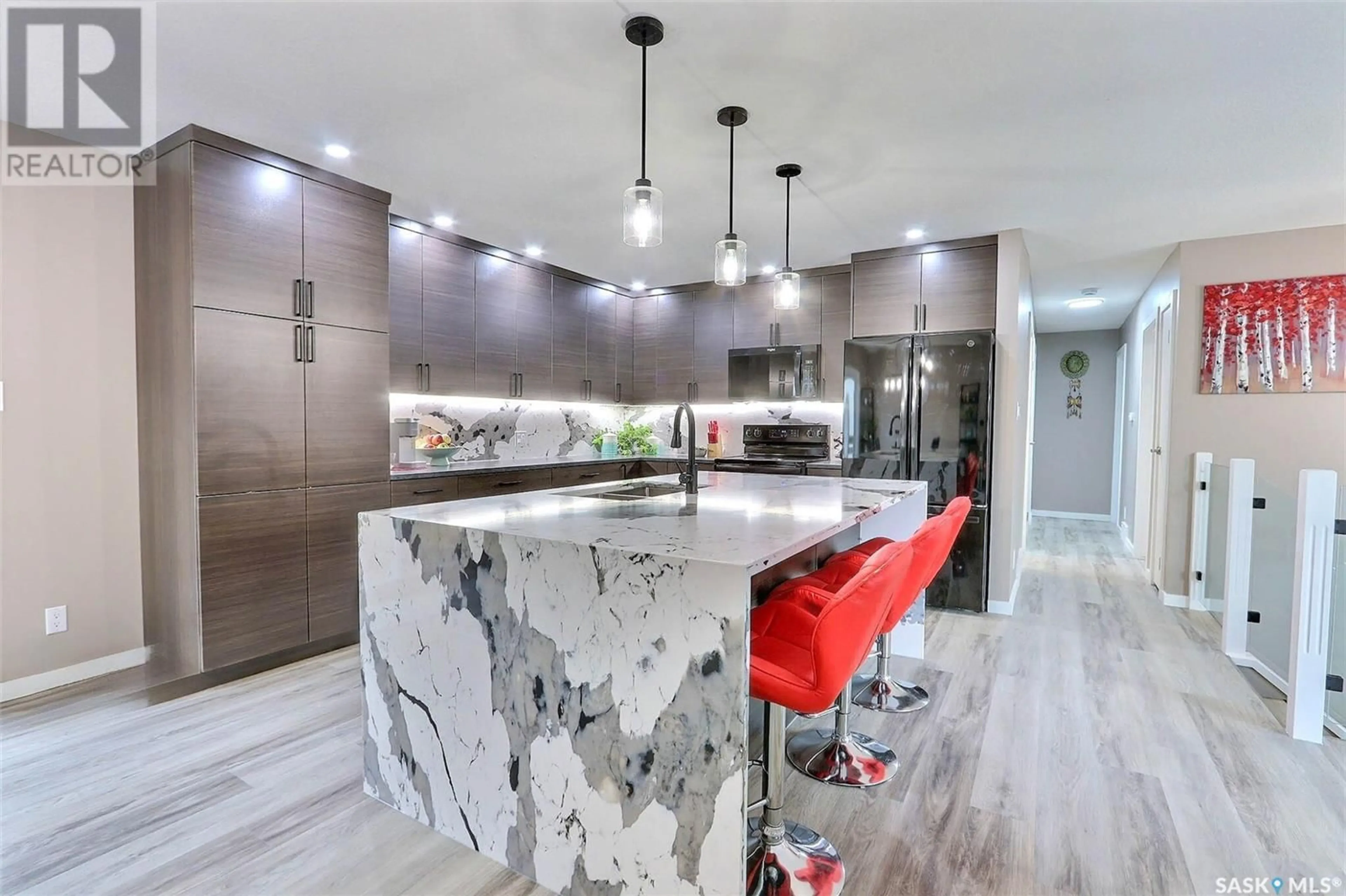 Contemporary kitchen, unknown for 1010 WYLLIE CRESCENT, Prince Albert Saskatchewan S6V6L8