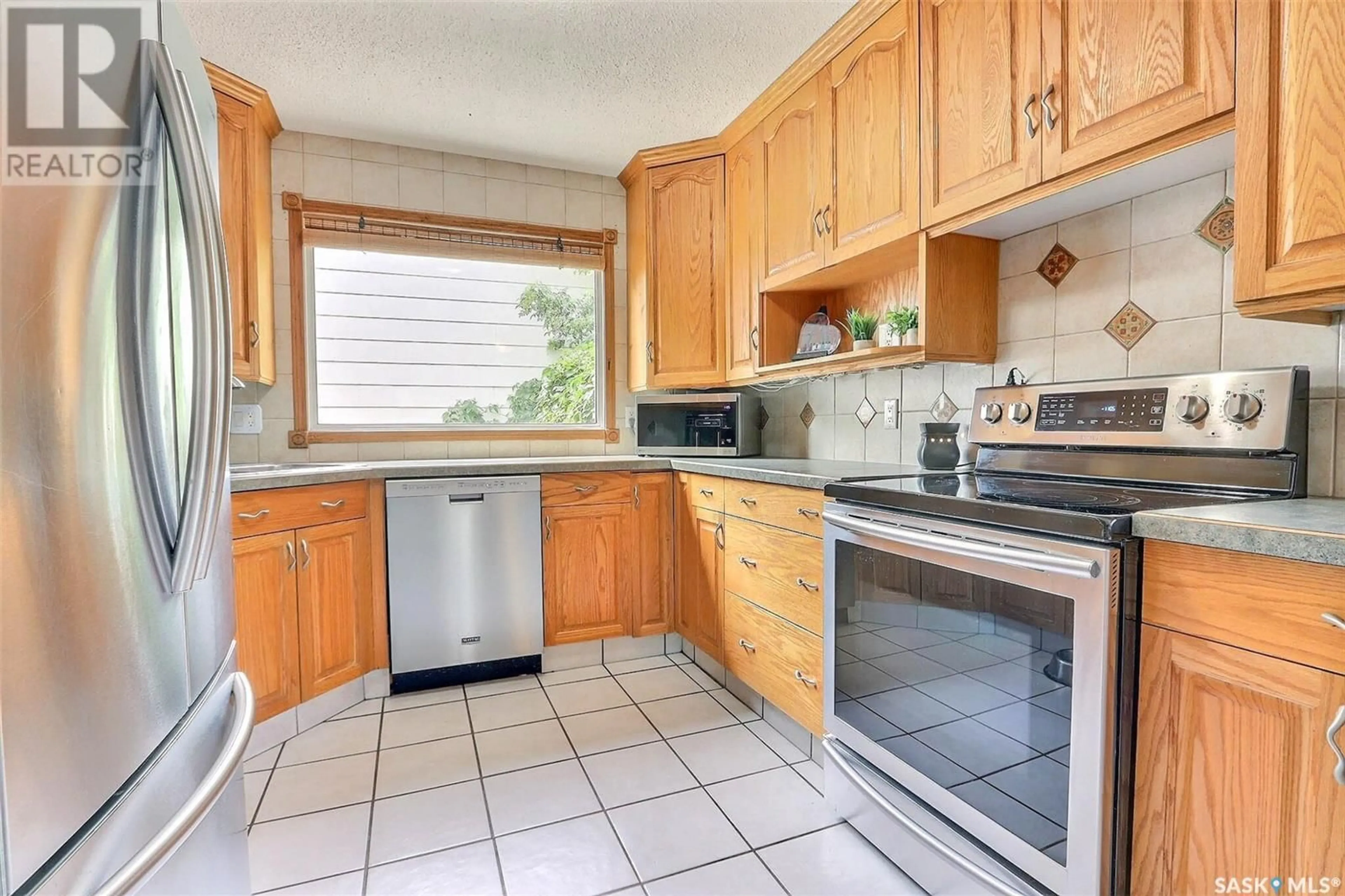 Standard kitchen, unknown for 2559 15TH AVENUE, Prince Albert Saskatchewan S6V6H4