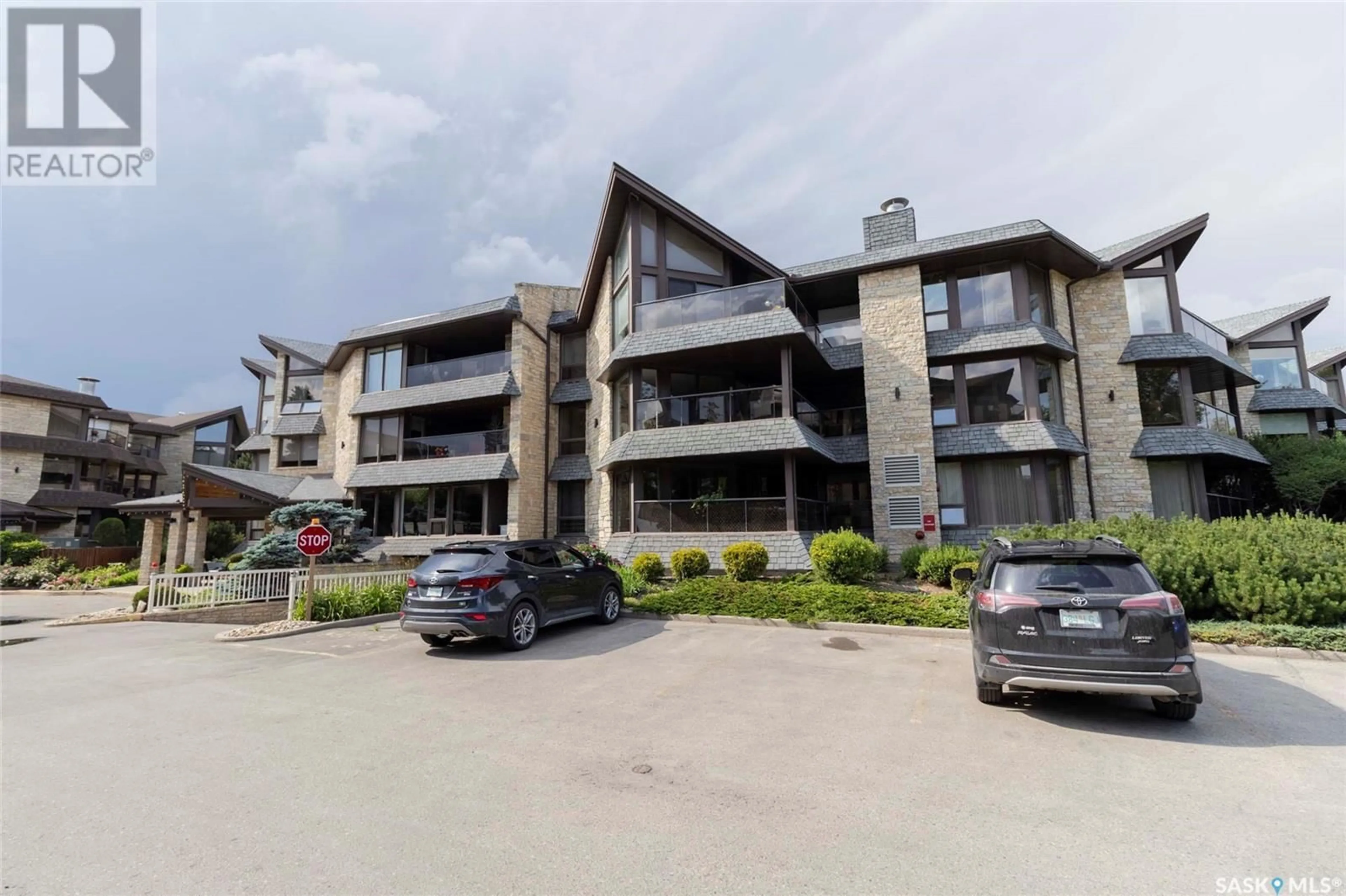 A pic from outside/outdoor area/front of a property/back of a property/a pic from drone, unknown for 117 2305 ADELAIDE STREET, Saskatoon Saskatchewan S7J5H6