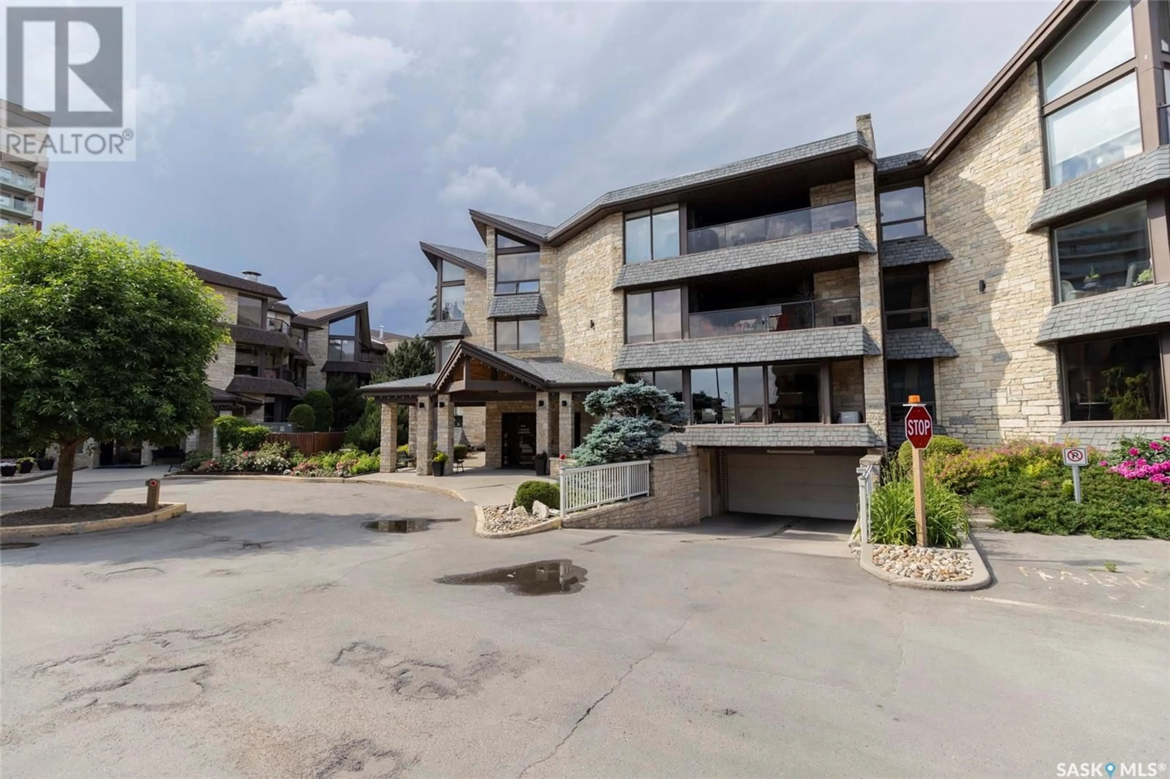 Patio, unknown for 117 2305 ADELAIDE STREET, Saskatoon Saskatchewan S7J5H6