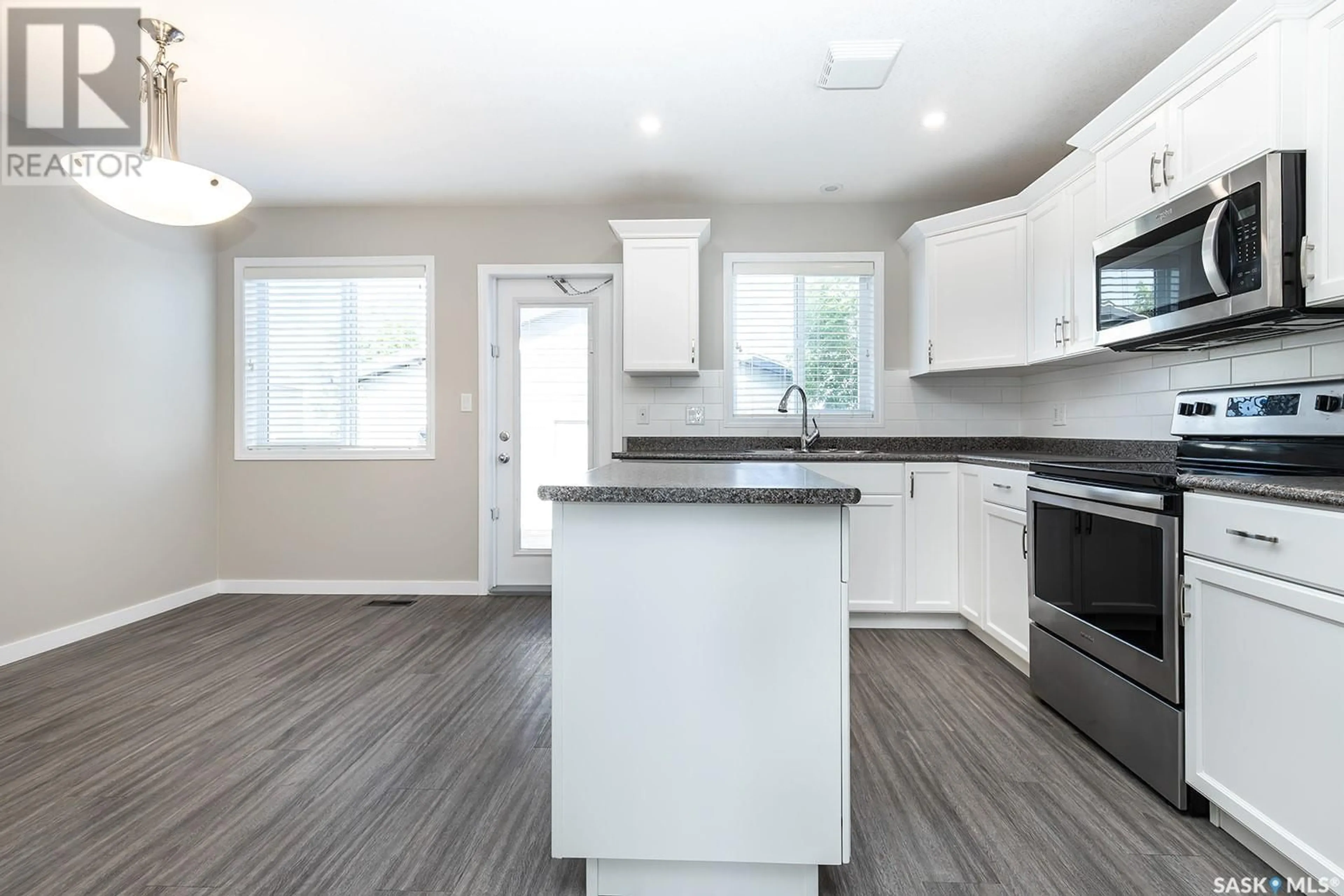 Open concept kitchen, unknown for 211 BLAKENEY CRESCENT, Saskatoon Saskatchewan S7L7N5