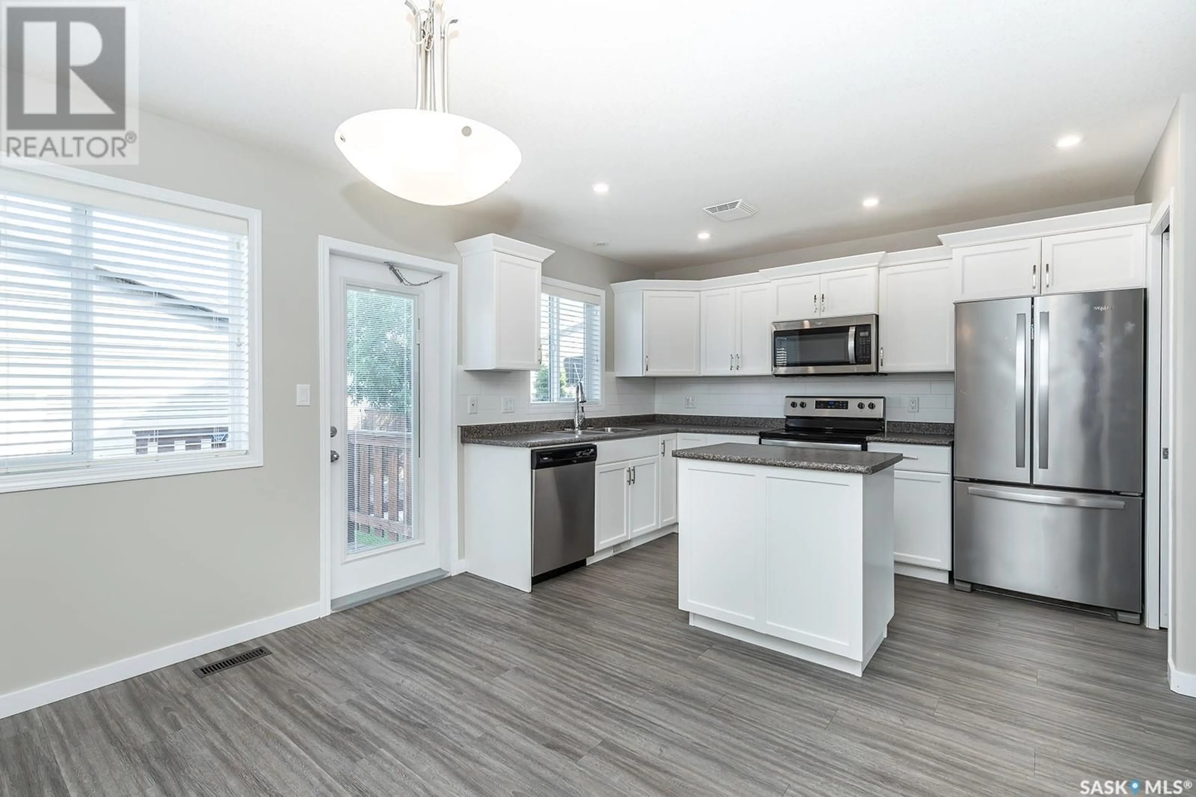 Open concept kitchen, unknown for 211 BLAKENEY CRESCENT, Saskatoon Saskatchewan S7L7N5