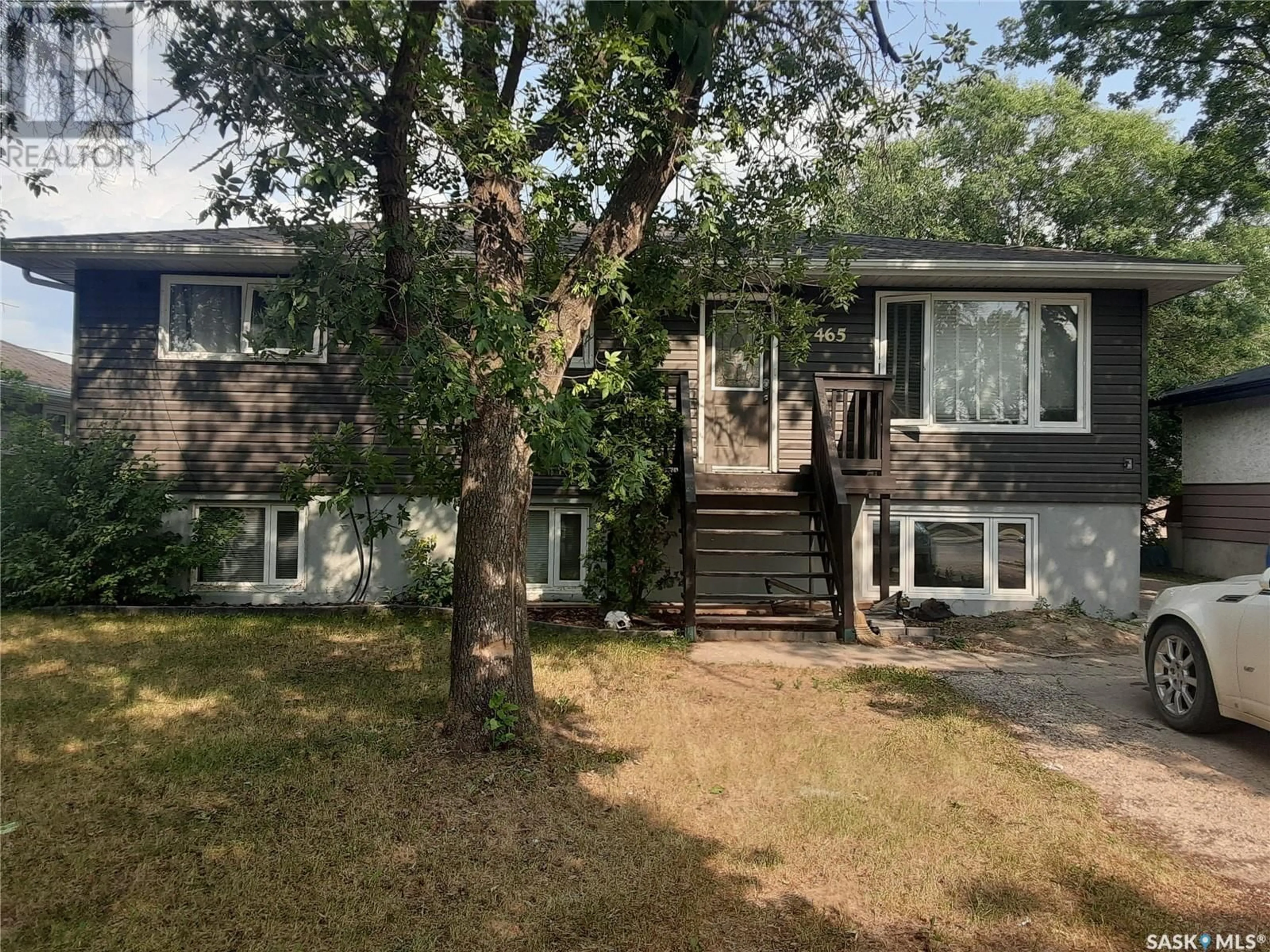 Home with vinyl exterior material, street for 465 7TH AVENUE, Swift Current Saskatchewan S9H3R1