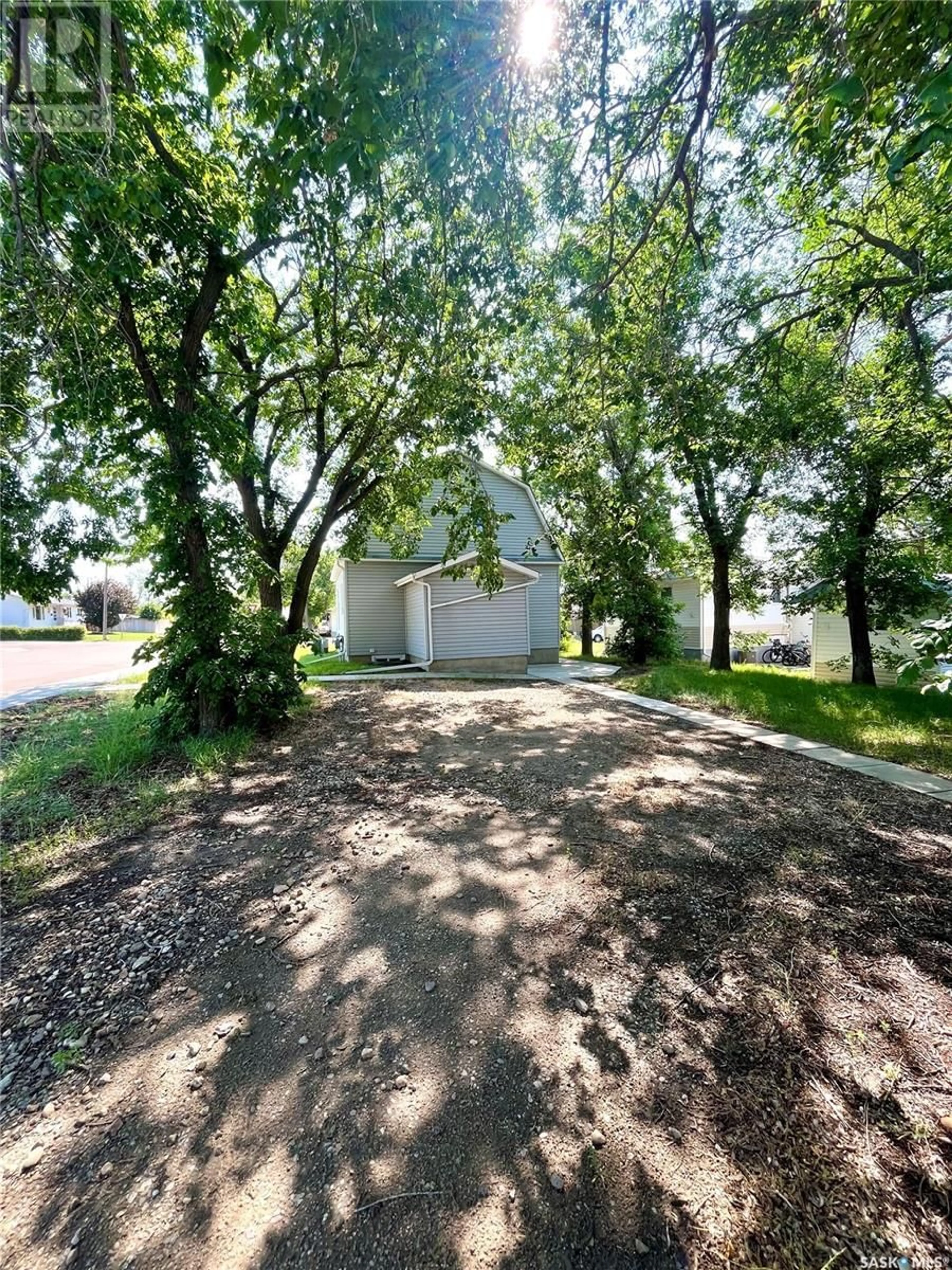 A pic from outside/outdoor area/front of a property/back of a property/a pic from drone, unknown for 398 8TH AVENUE, Swift Current Saskatchewan S9H0Z9
