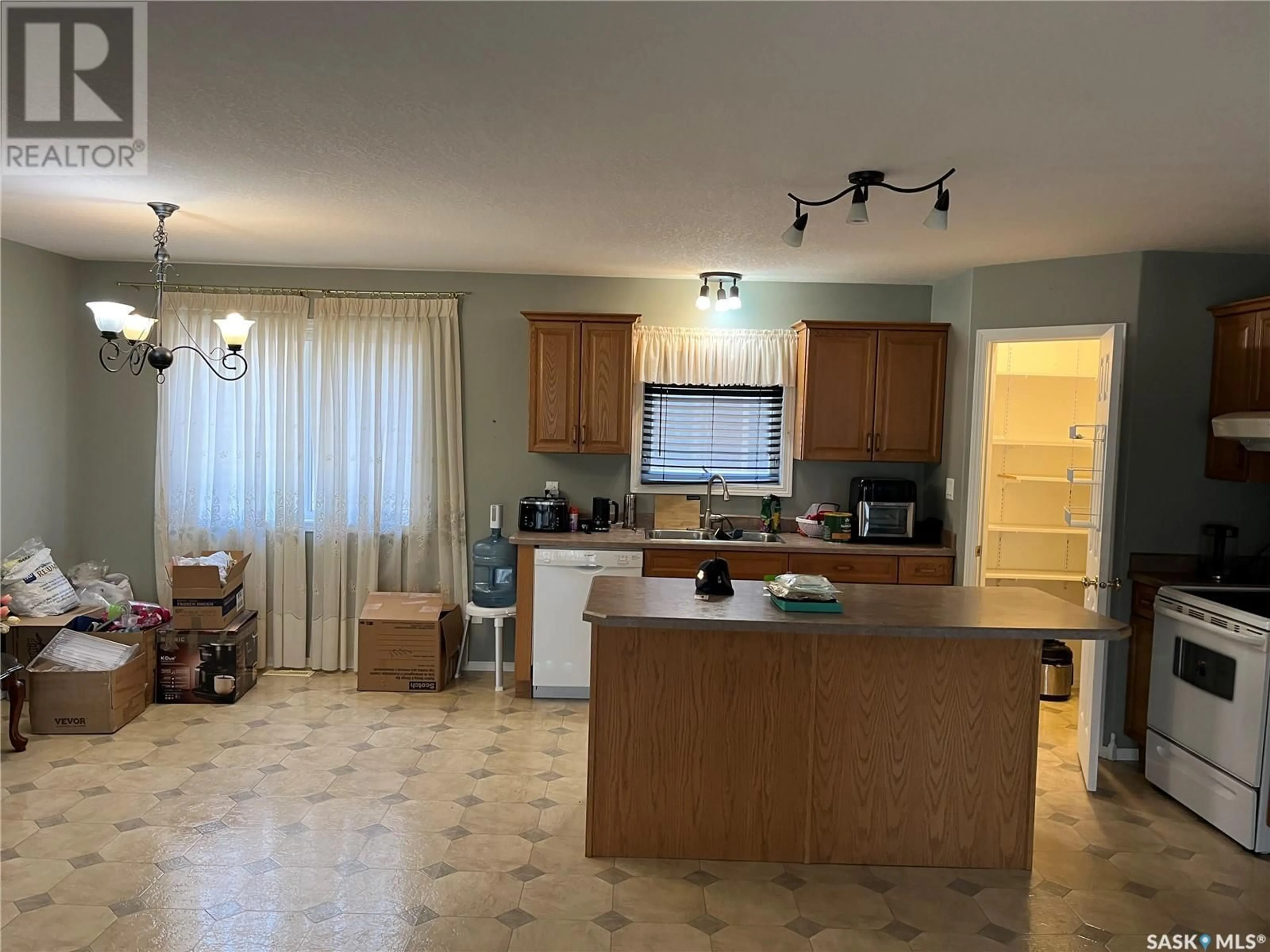Unknown for 602 CENTRE STREET, Assiniboia Saskatchewan S0H0B0
