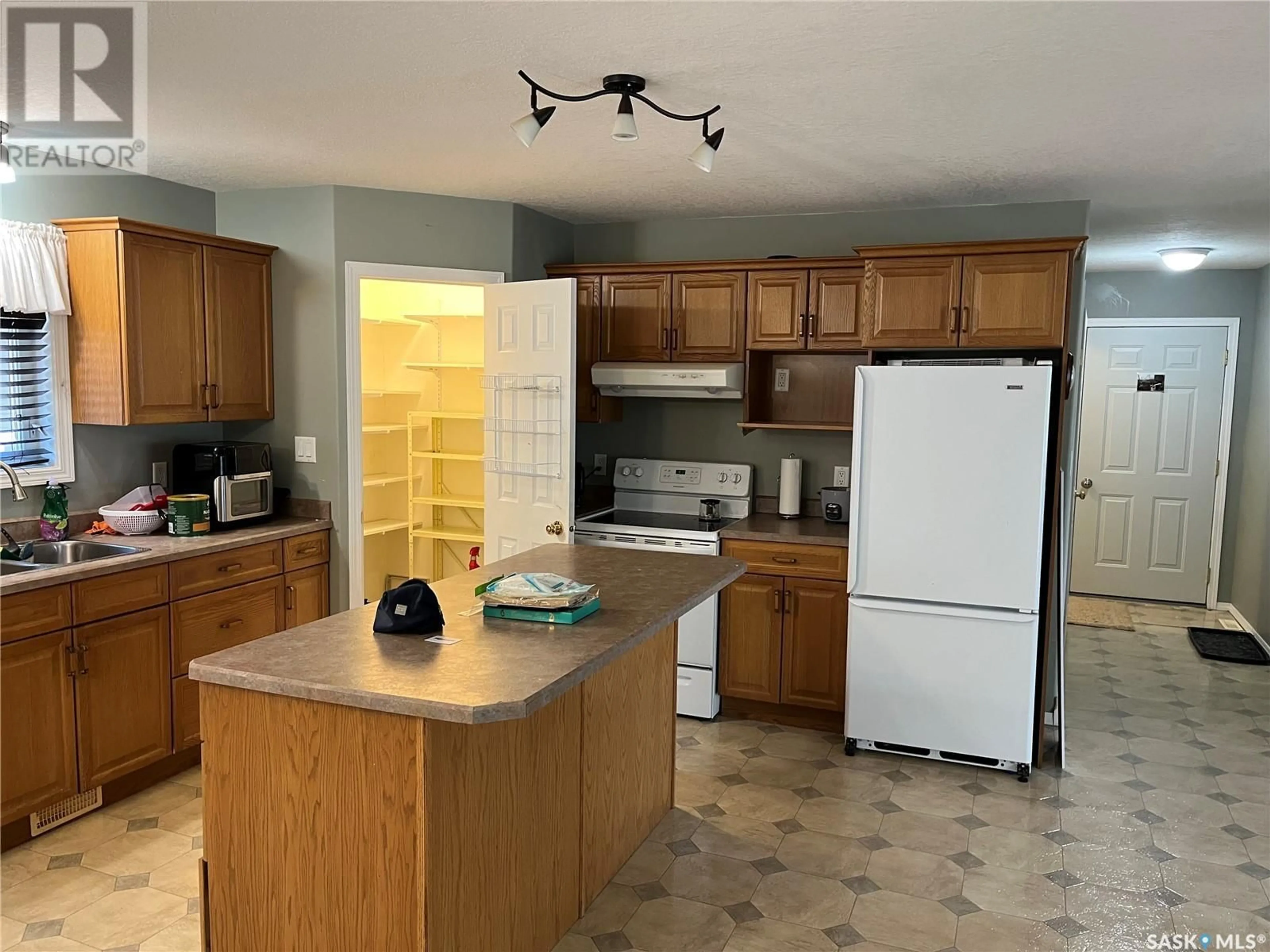 Standard kitchen, unknown for 602 CENTRE STREET, Assiniboia Saskatchewan S0H0B0