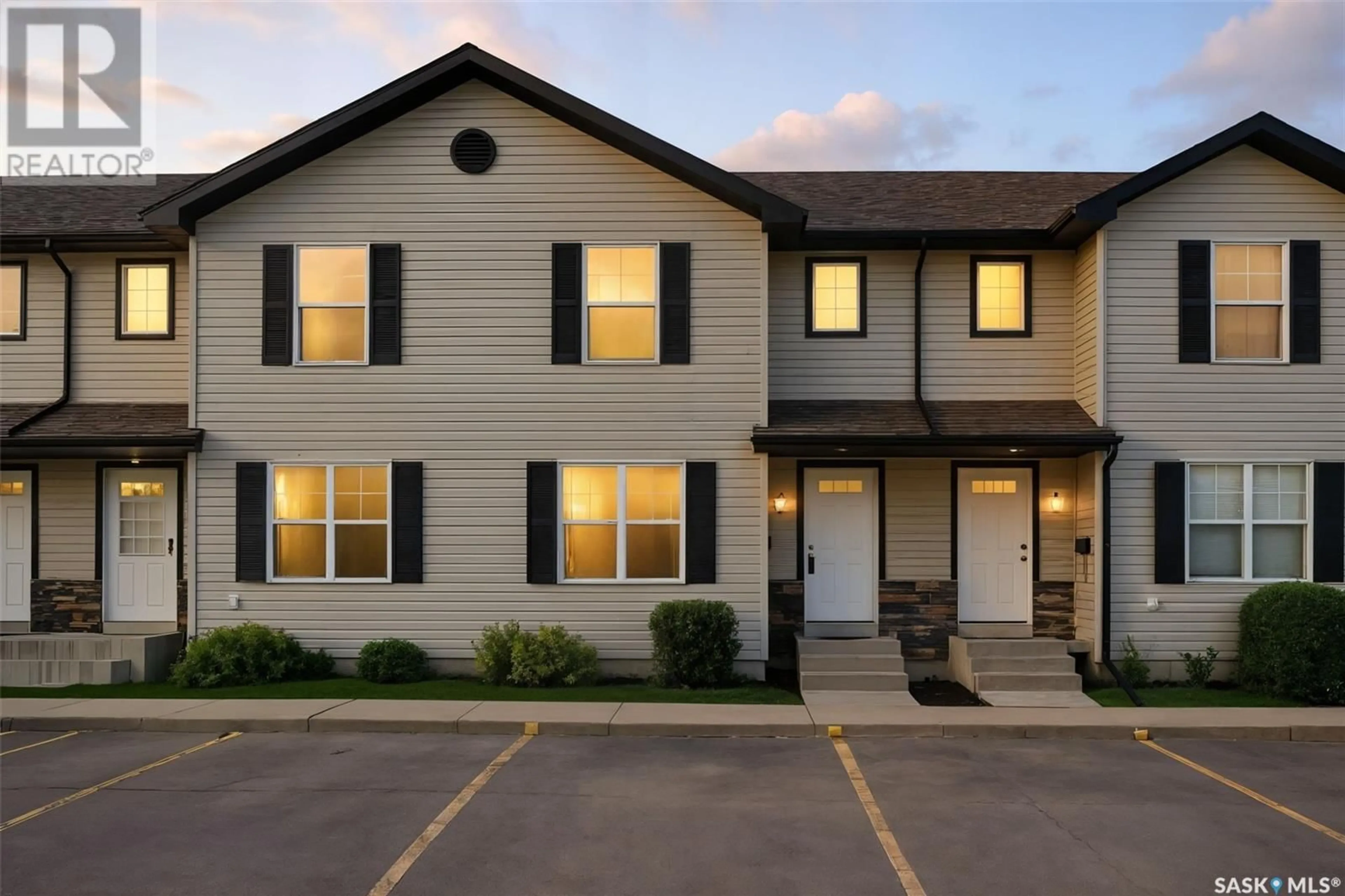 Home with vinyl exterior material, building for 10 135 PAWLYCHENKO LANE, Saskatoon Saskatchewan S7V1J8
