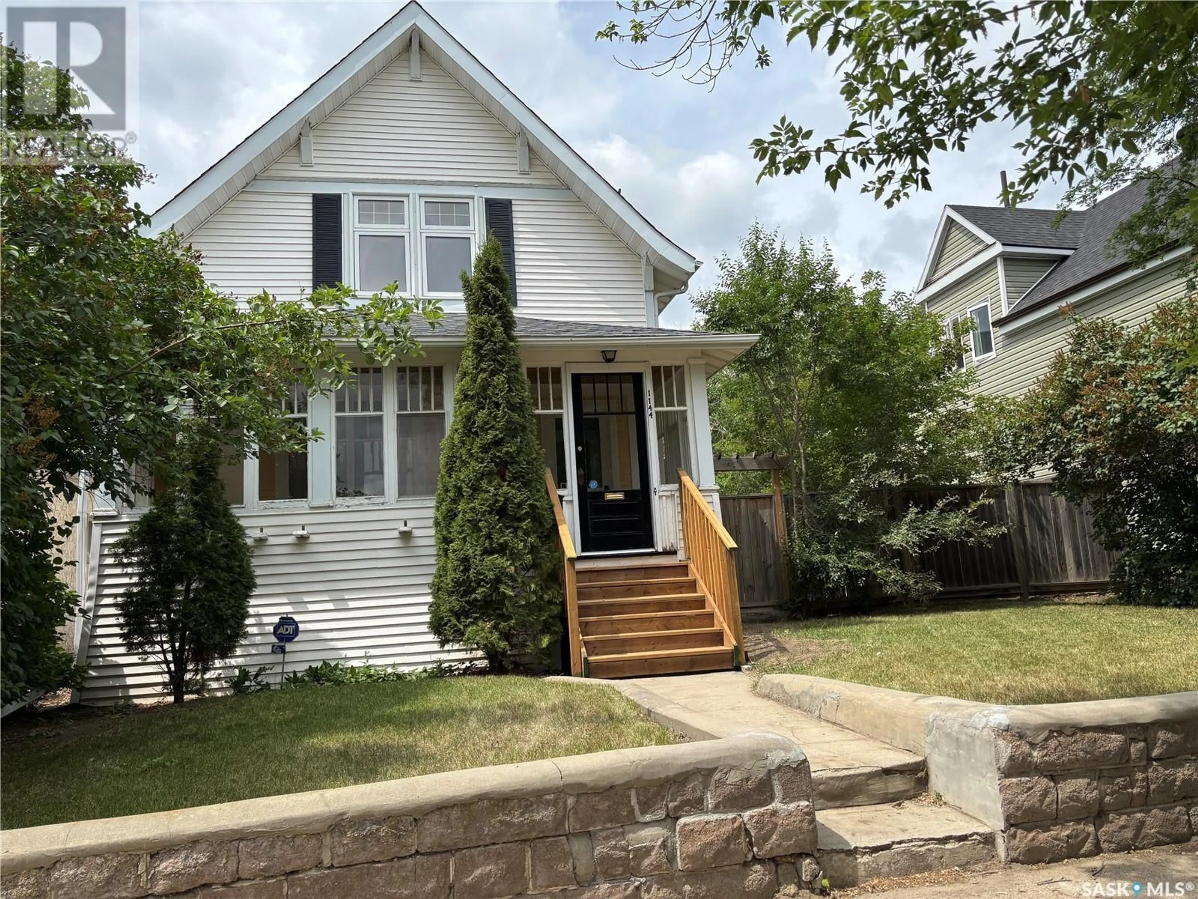Home with vinyl exterior material, street for 1144 CHESTNUT AVENUE, Moose Jaw Saskatchewan S6H1B1