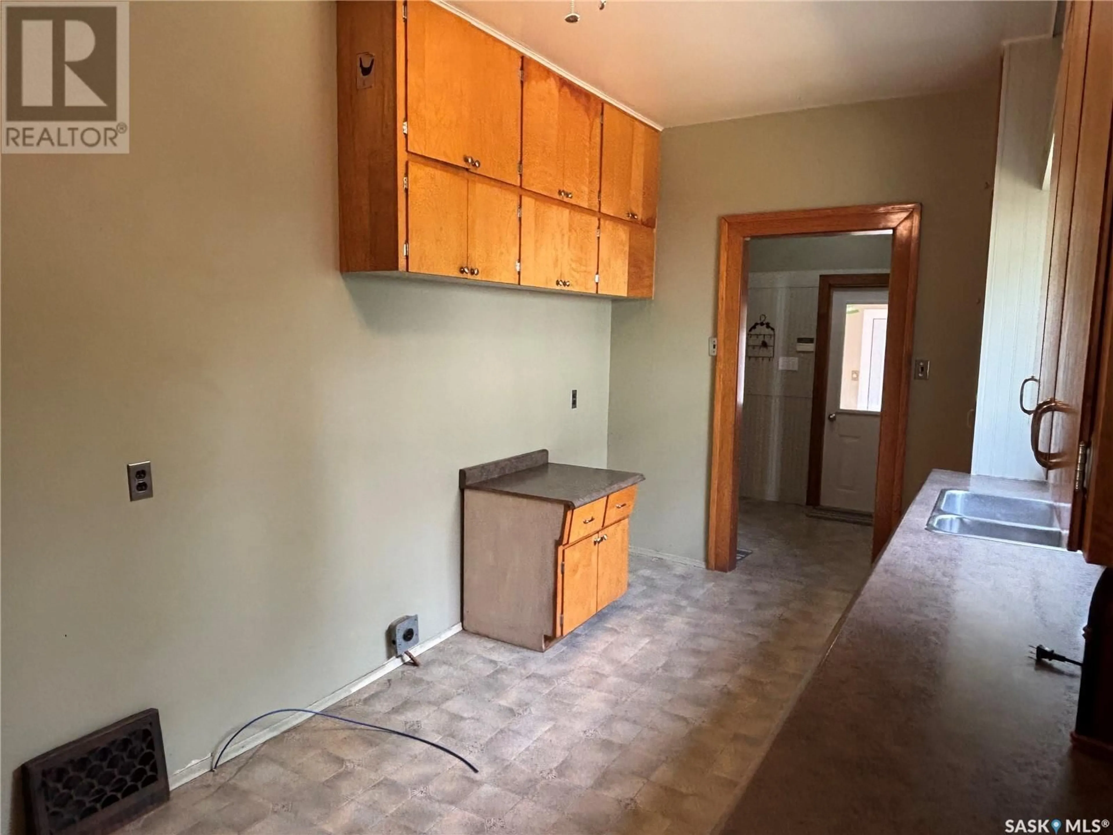 A pic of a room for 1144 CHESTNUT AVENUE, Moose Jaw Saskatchewan S6H1B1