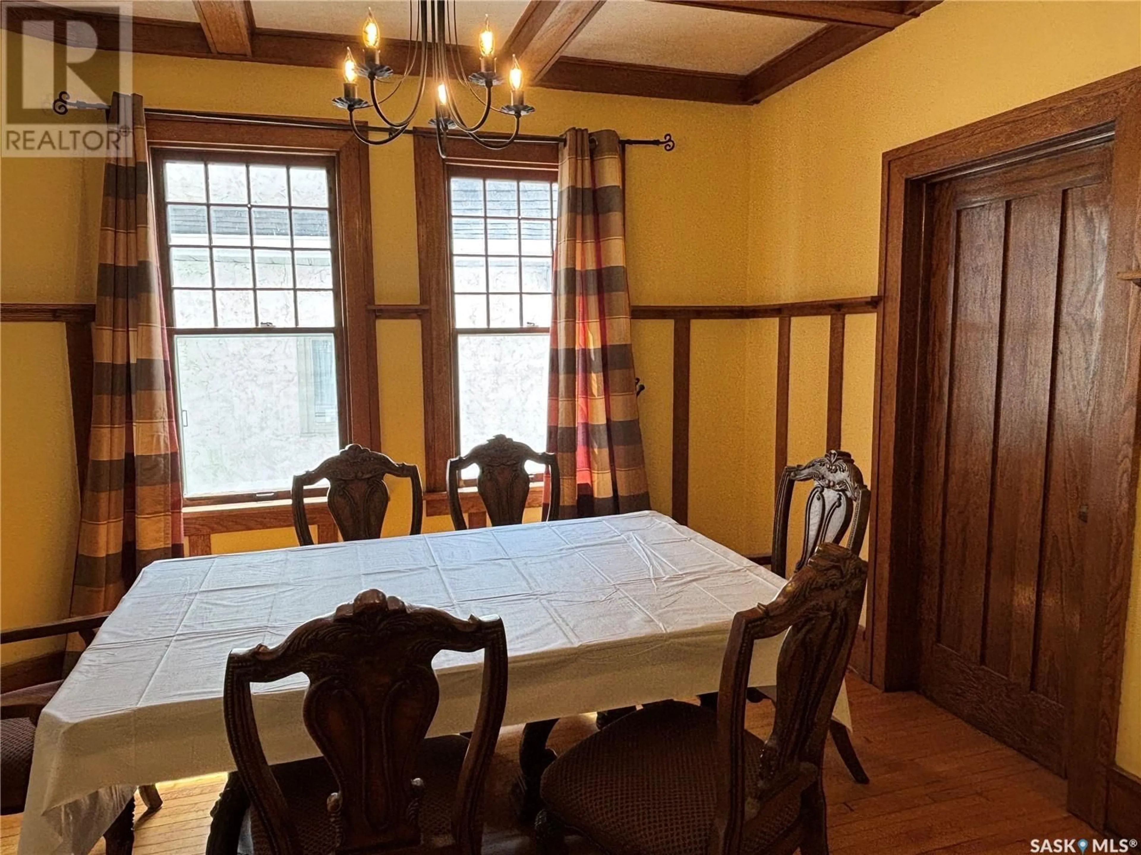 Dining room, wood/laminate floor for 1144 CHESTNUT AVENUE, Moose Jaw Saskatchewan S6H1B1