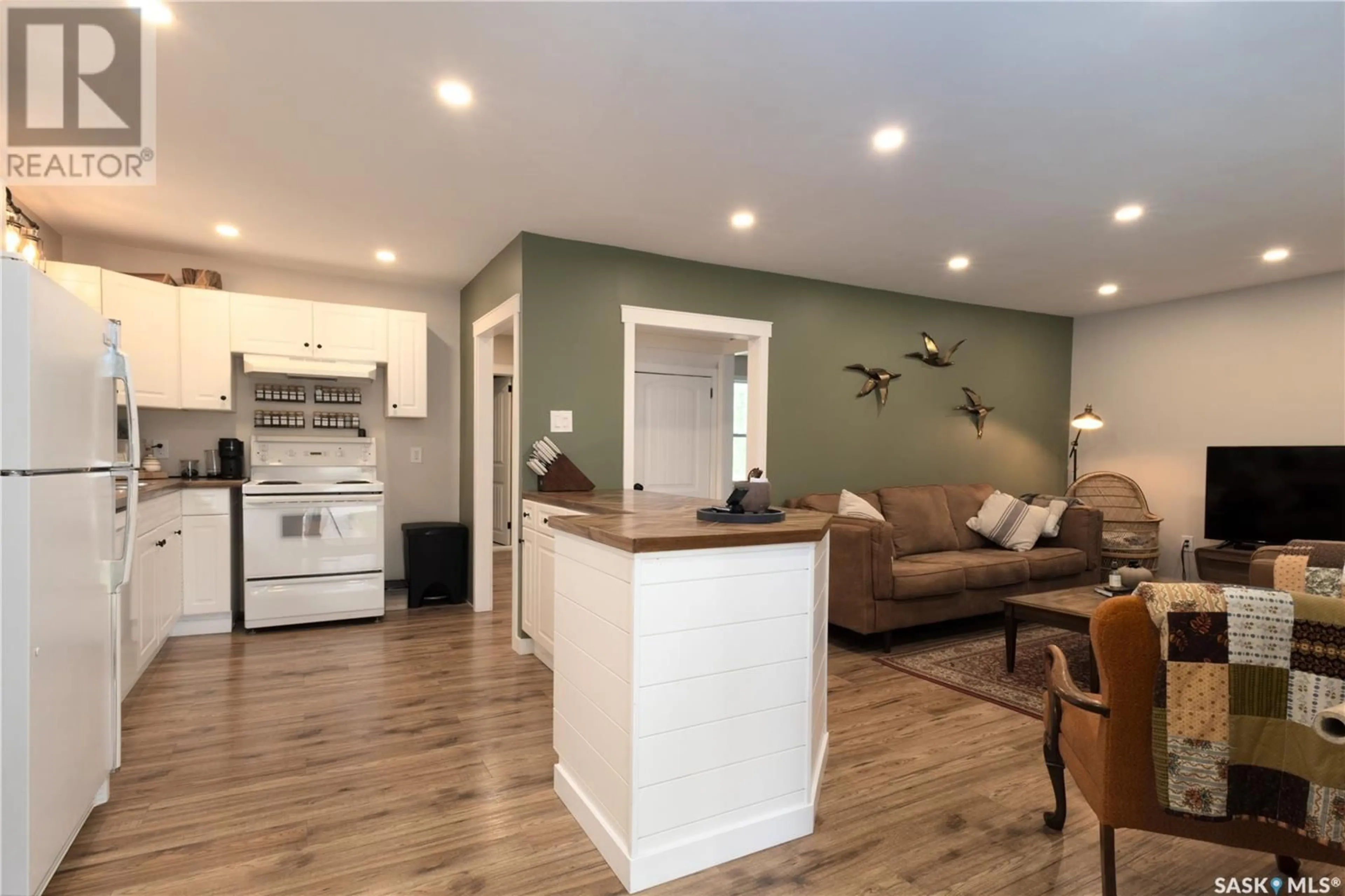 Open concept kitchen, wood/laminate floor for 1060 WALLACE STREET, Regina Saskatchewan S4N3Y7