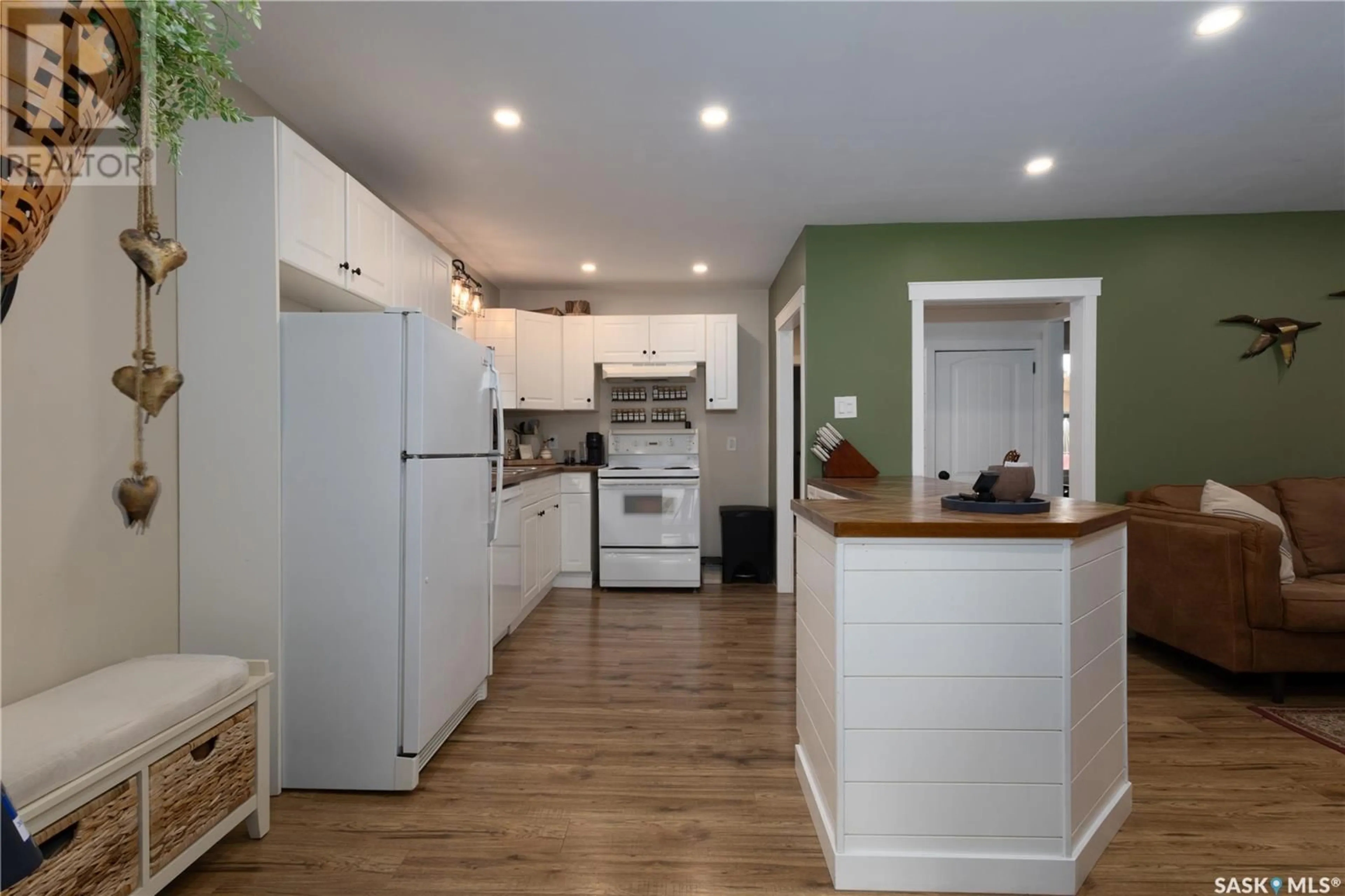 Open concept kitchen, wood/laminate floor for 1060 WALLACE STREET, Regina Saskatchewan S4N3Y7