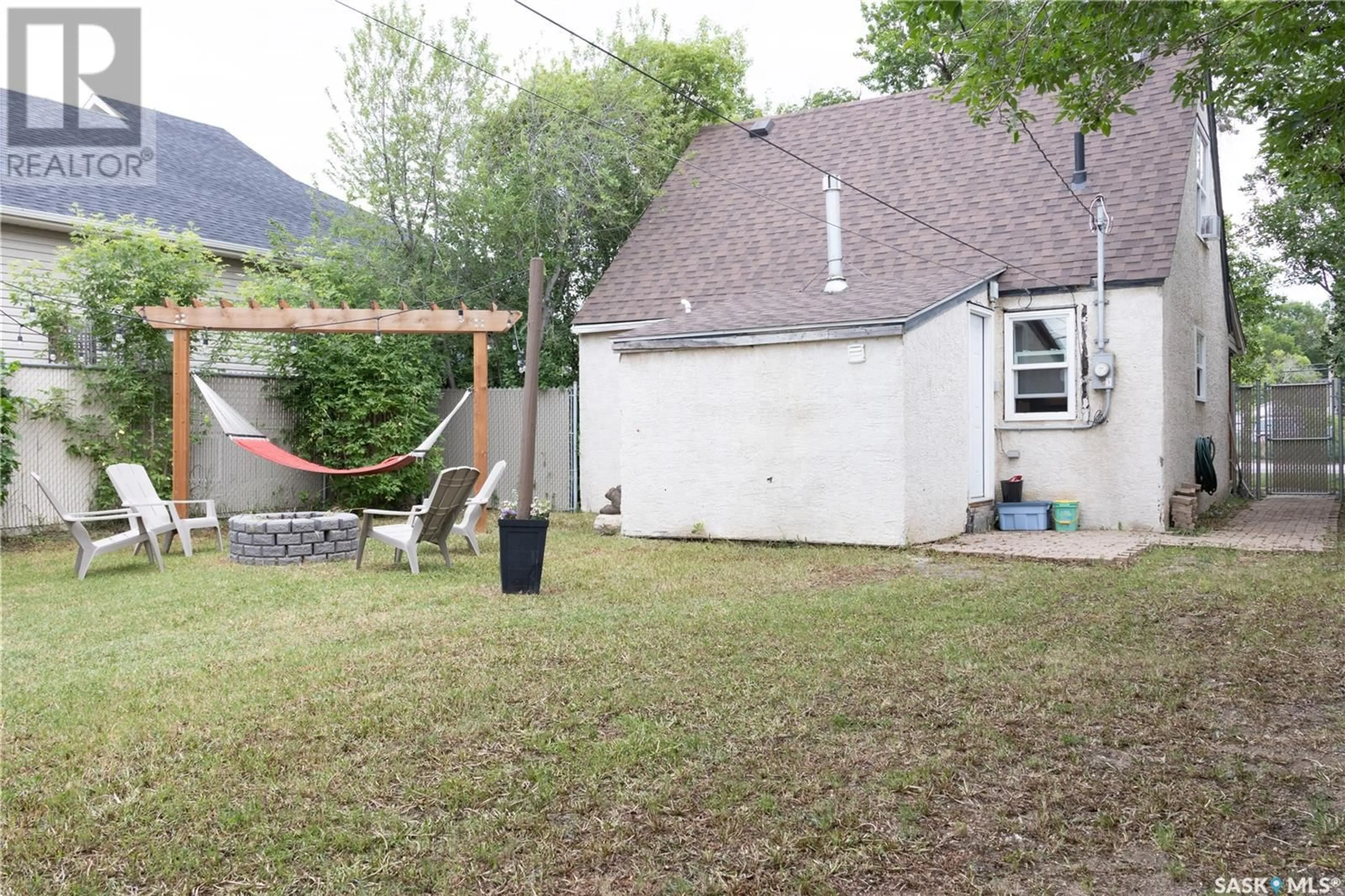 Patio, street for 1060 WALLACE STREET, Regina Saskatchewan S4N3Y7