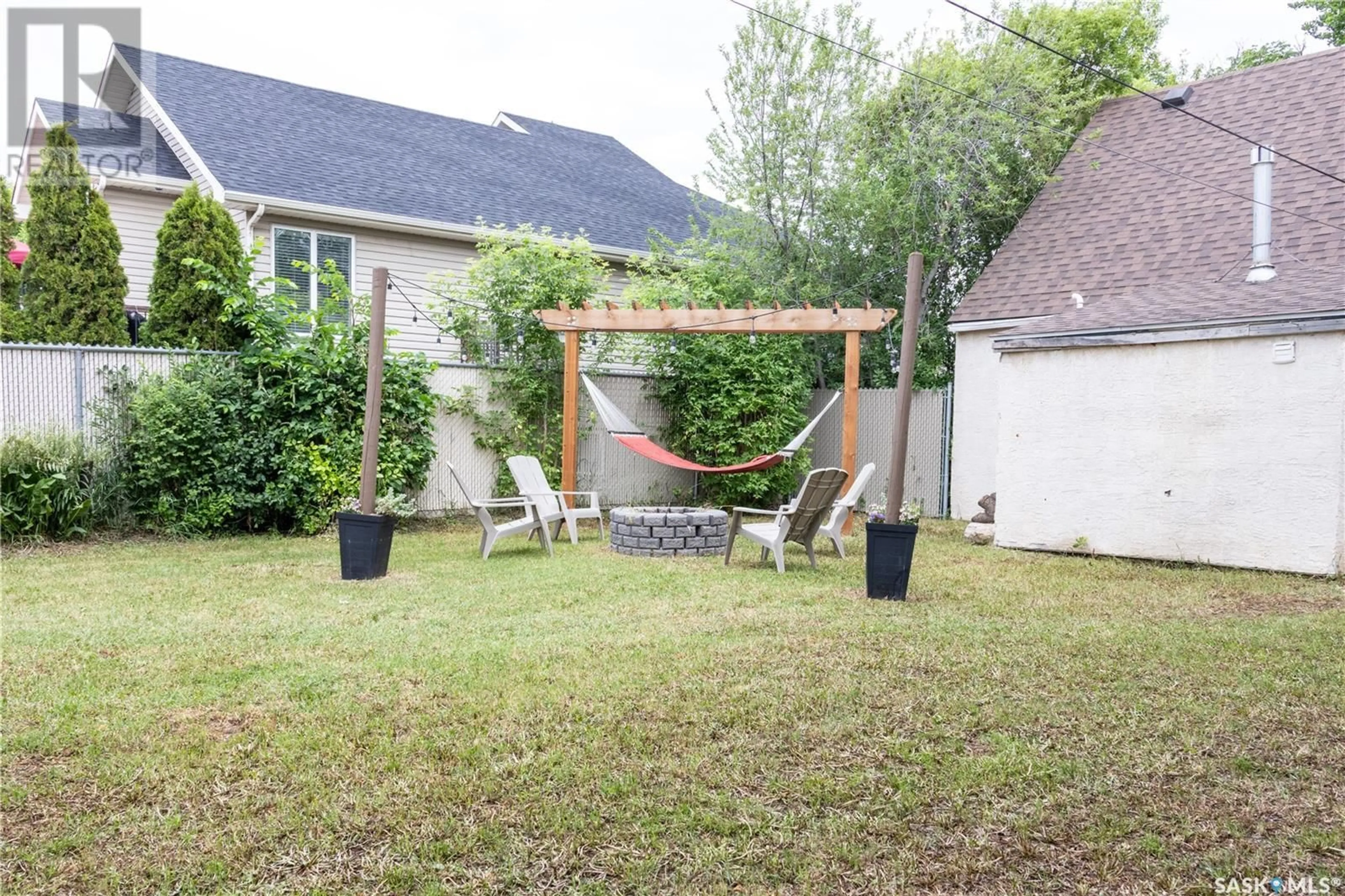 Patio, street for 1060 WALLACE STREET, Regina Saskatchewan S4N3Y7