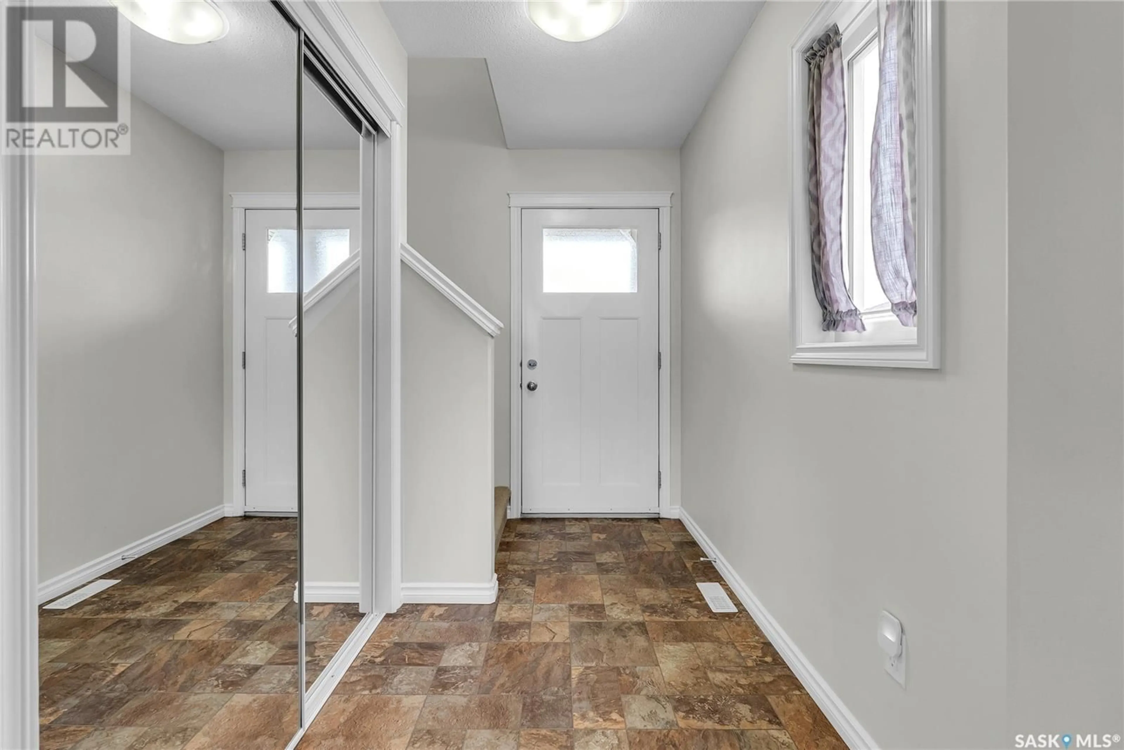 Indoor entryway for 239 PRINGLE LANE, Saskatoon Saskatchewan S7T1C9