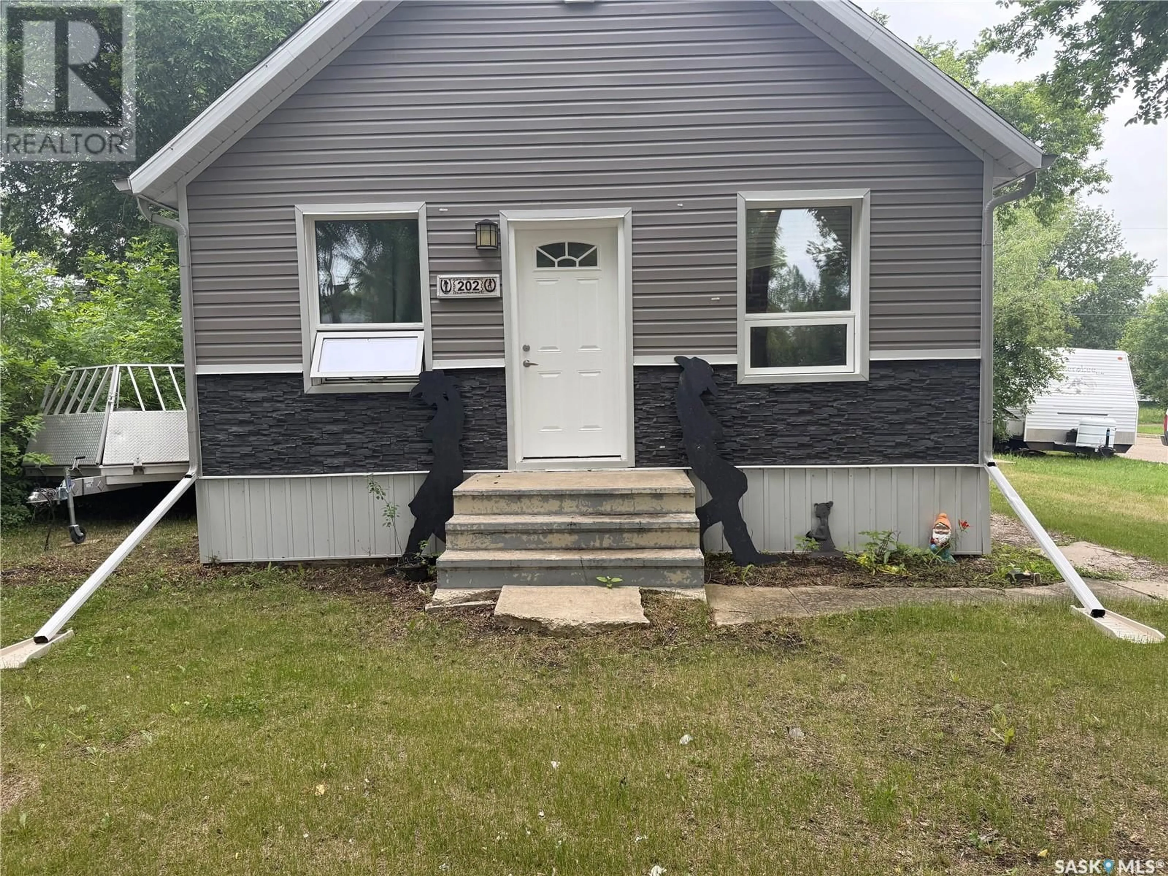 Home with vinyl exterior material, street for 202 MAXWELL STREET, Kamsack Saskatchewan S0A1S0